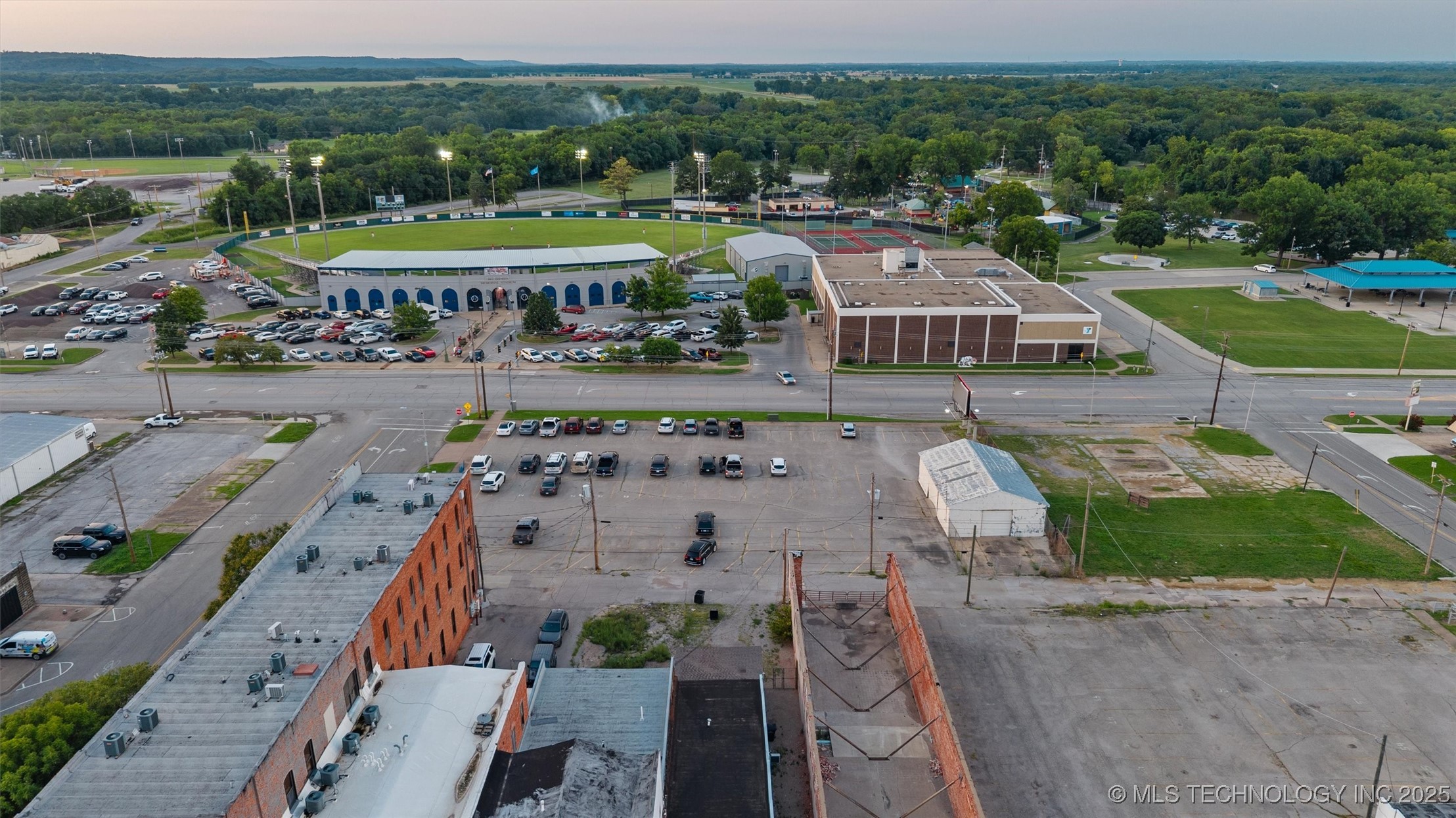 100 Se Dewey Avenue Property Photo 1