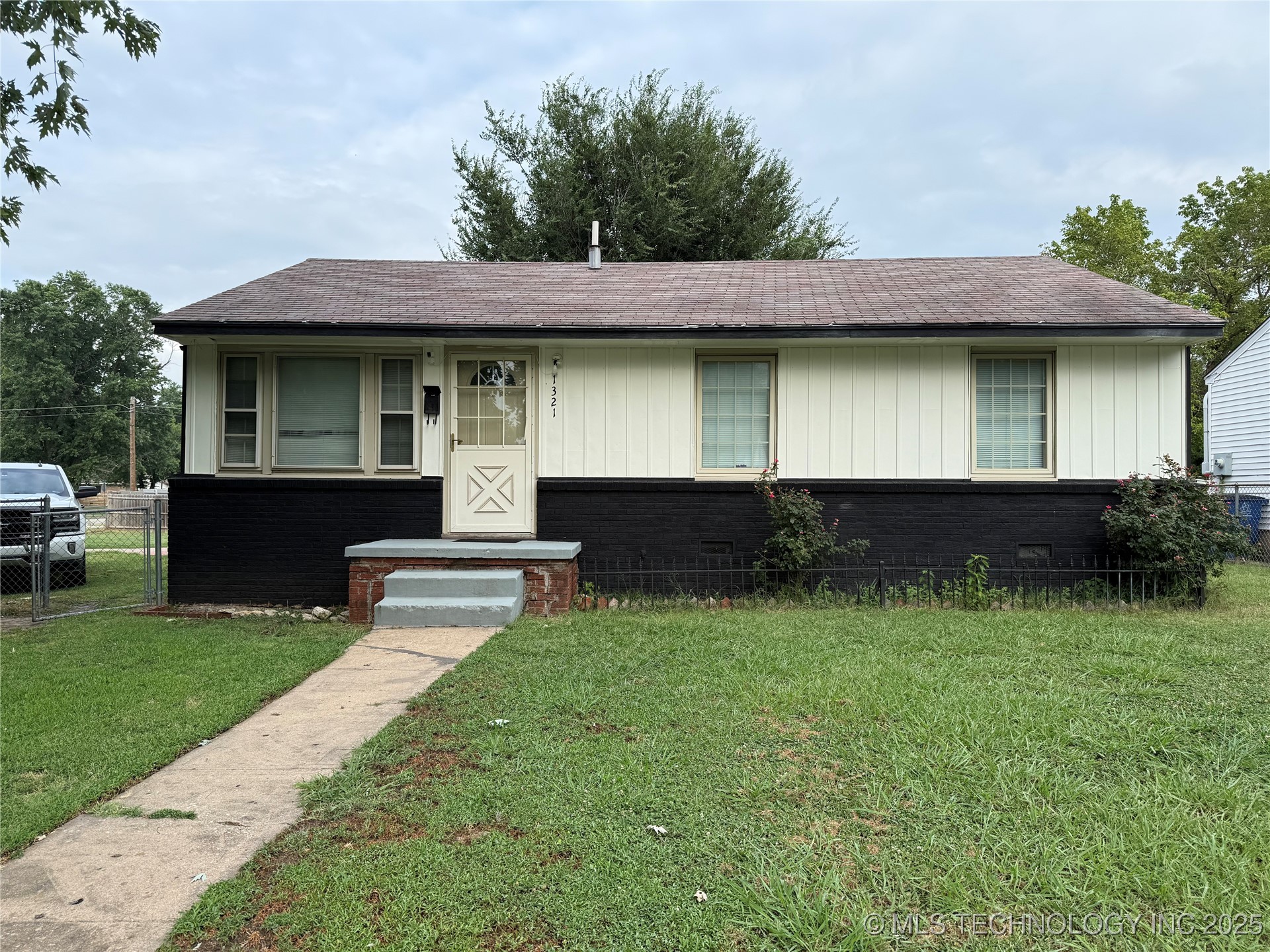1321 N 76th East Avenue Property Photo 1