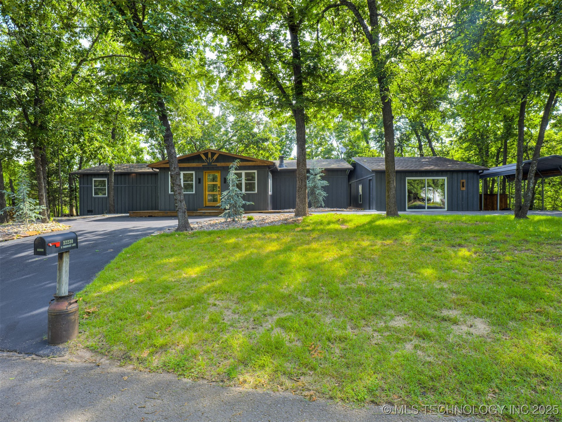 32230 S Cherokee Lane Property Photo 1