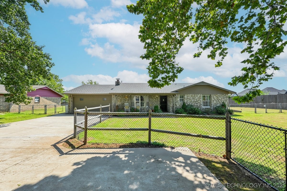 11325 S Elwood Avenue Property Photo 1