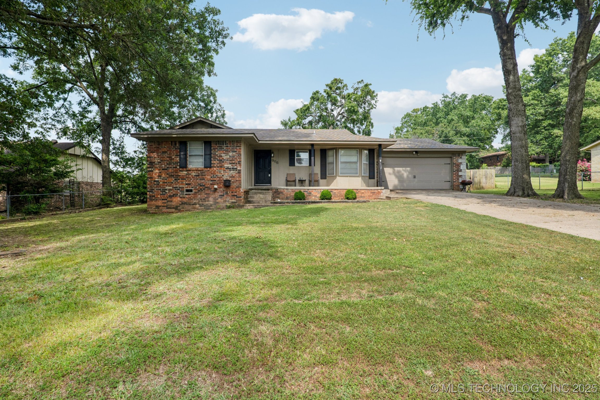 906 S Owens Avenue Property Photo 1