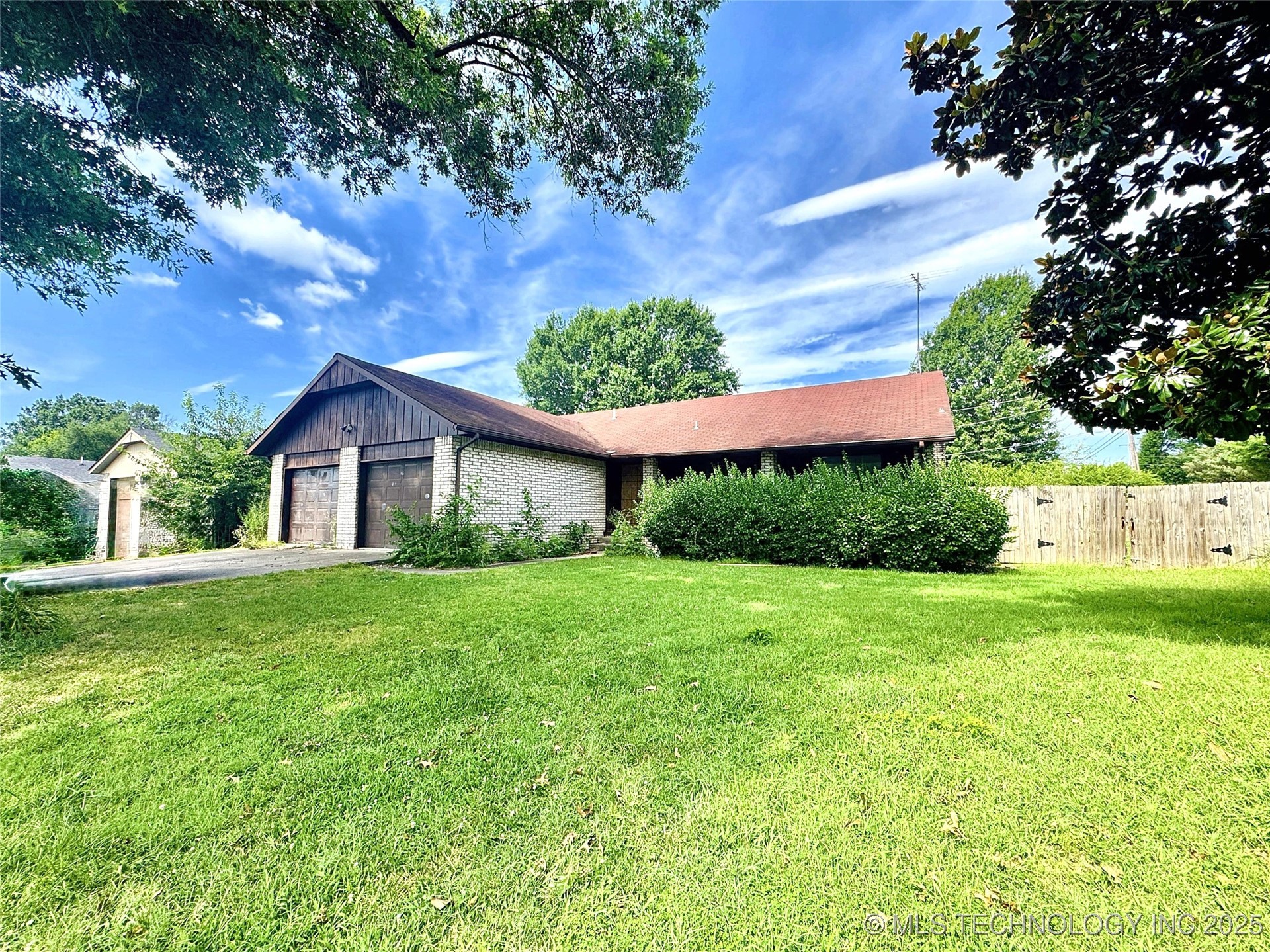 1202 S Ross Avenue Property Photo 1