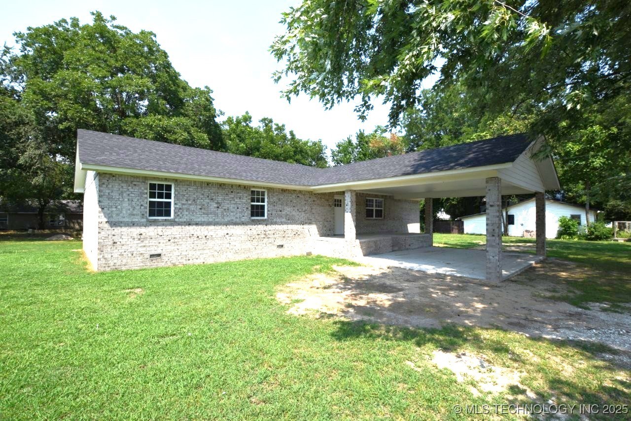 1468 W Division Property Photo 1