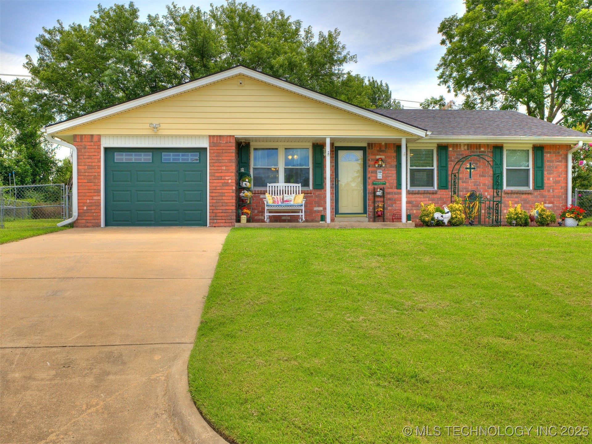 13856 S Hickory Place E Property Photo 1