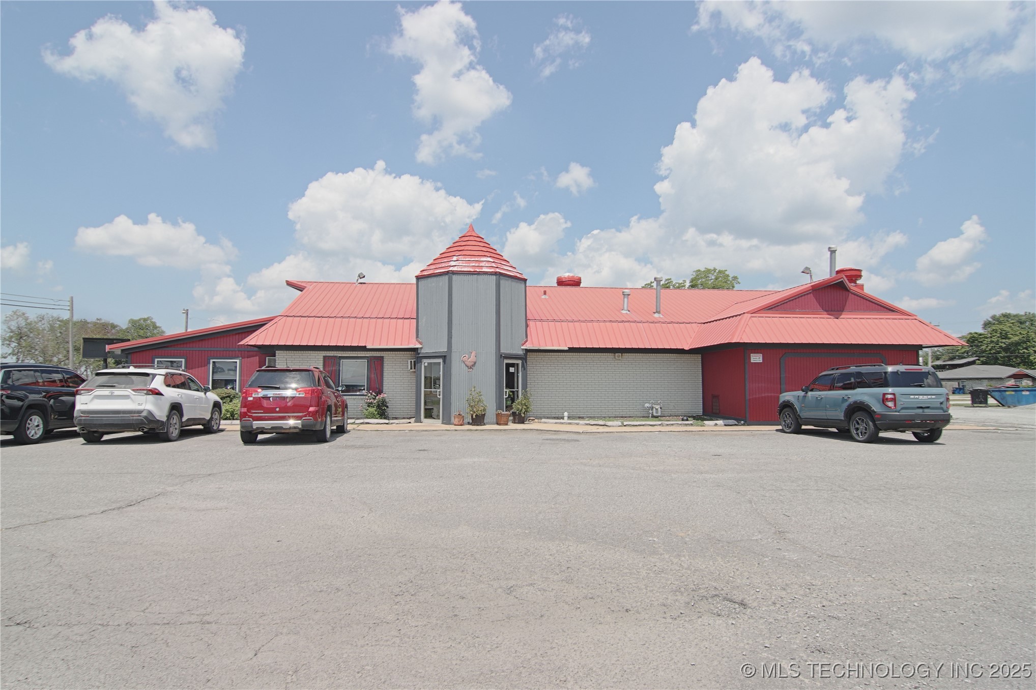 801 S Dewey Avenue Property Photo