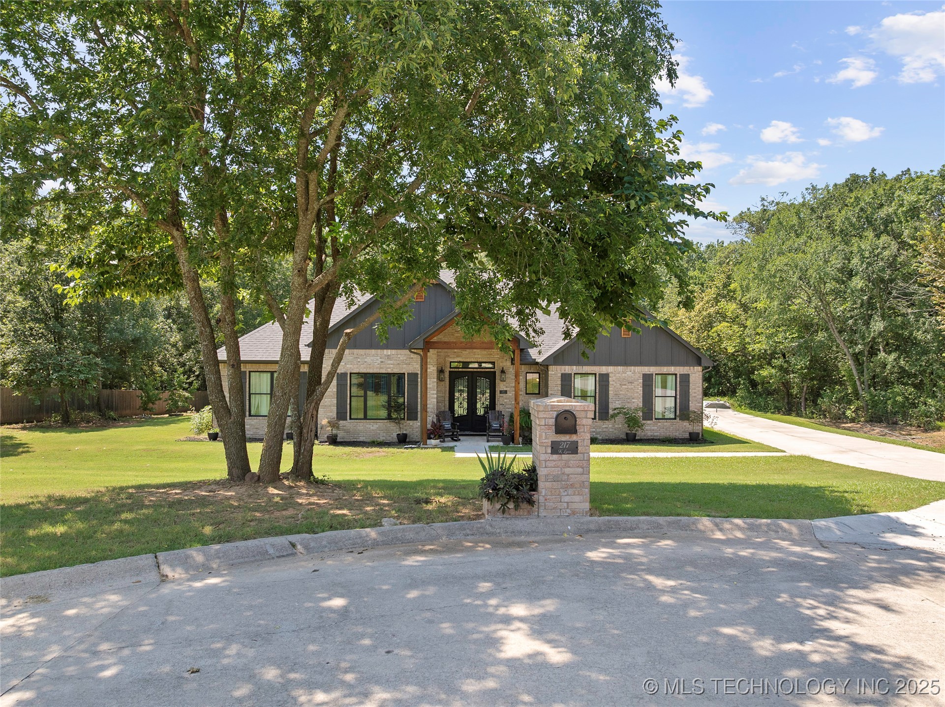217 K Lynn Property Photo 1