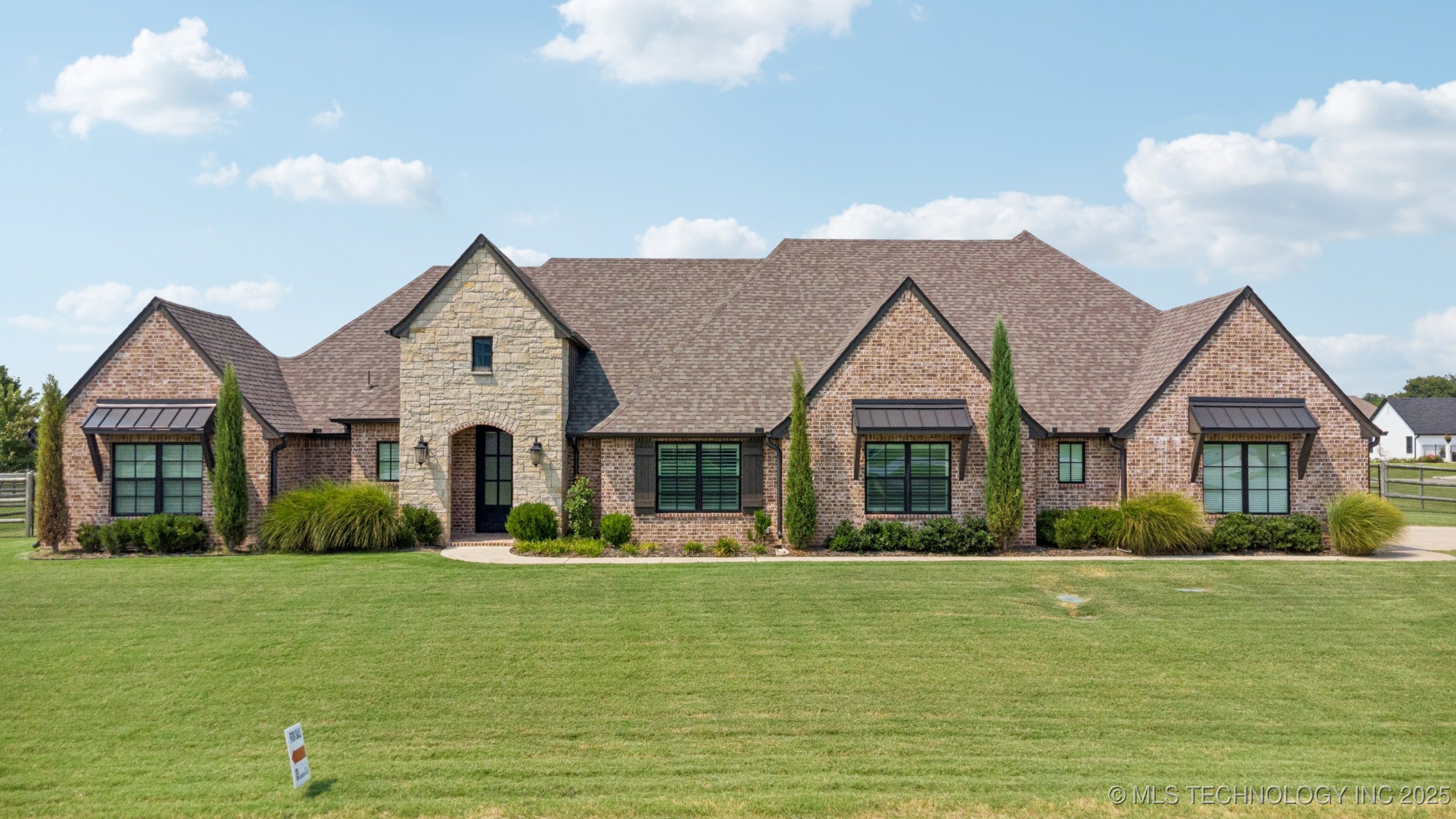 6270 N Creekwood Drive Property Photo 1