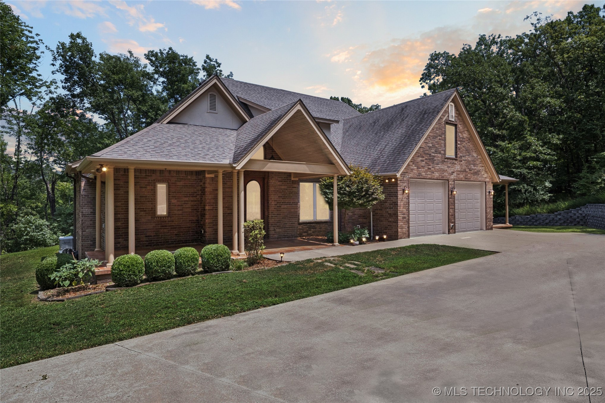18460 W Sugar Mountain Circle Property Photo 1
