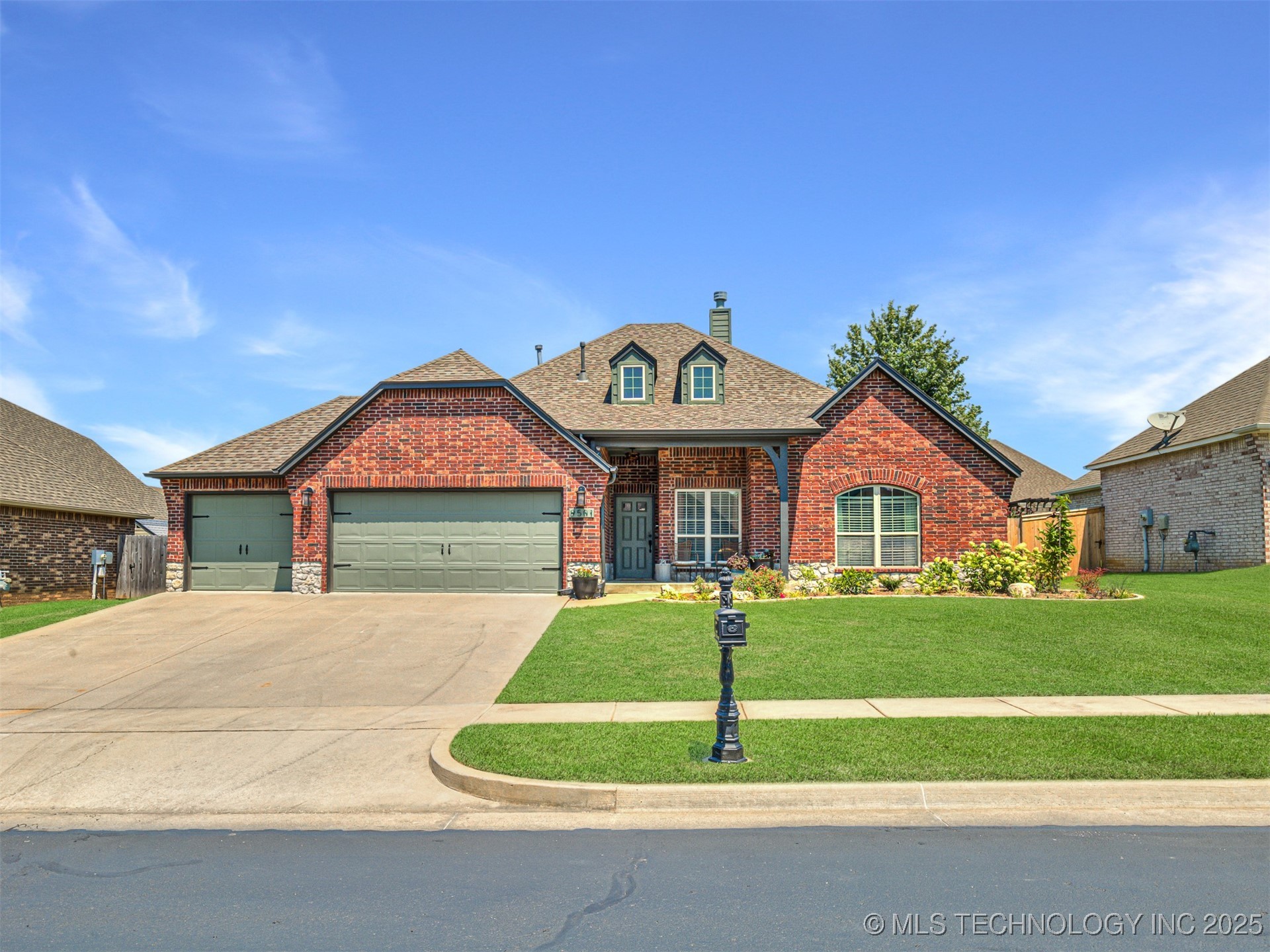 9501 E 92nd Street N Property Photo 1