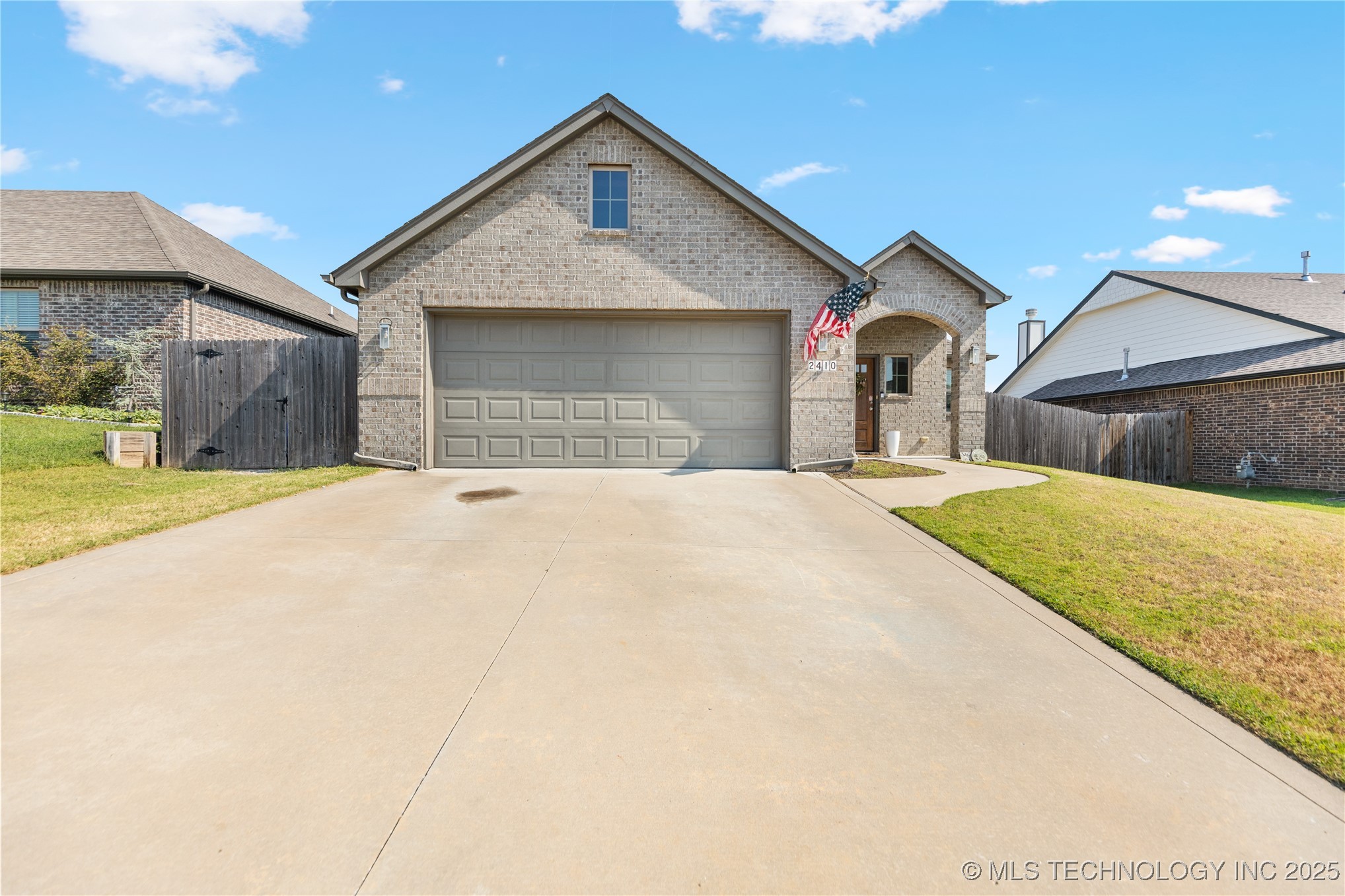 2410 W Little Rock Court S Property Photo 1
