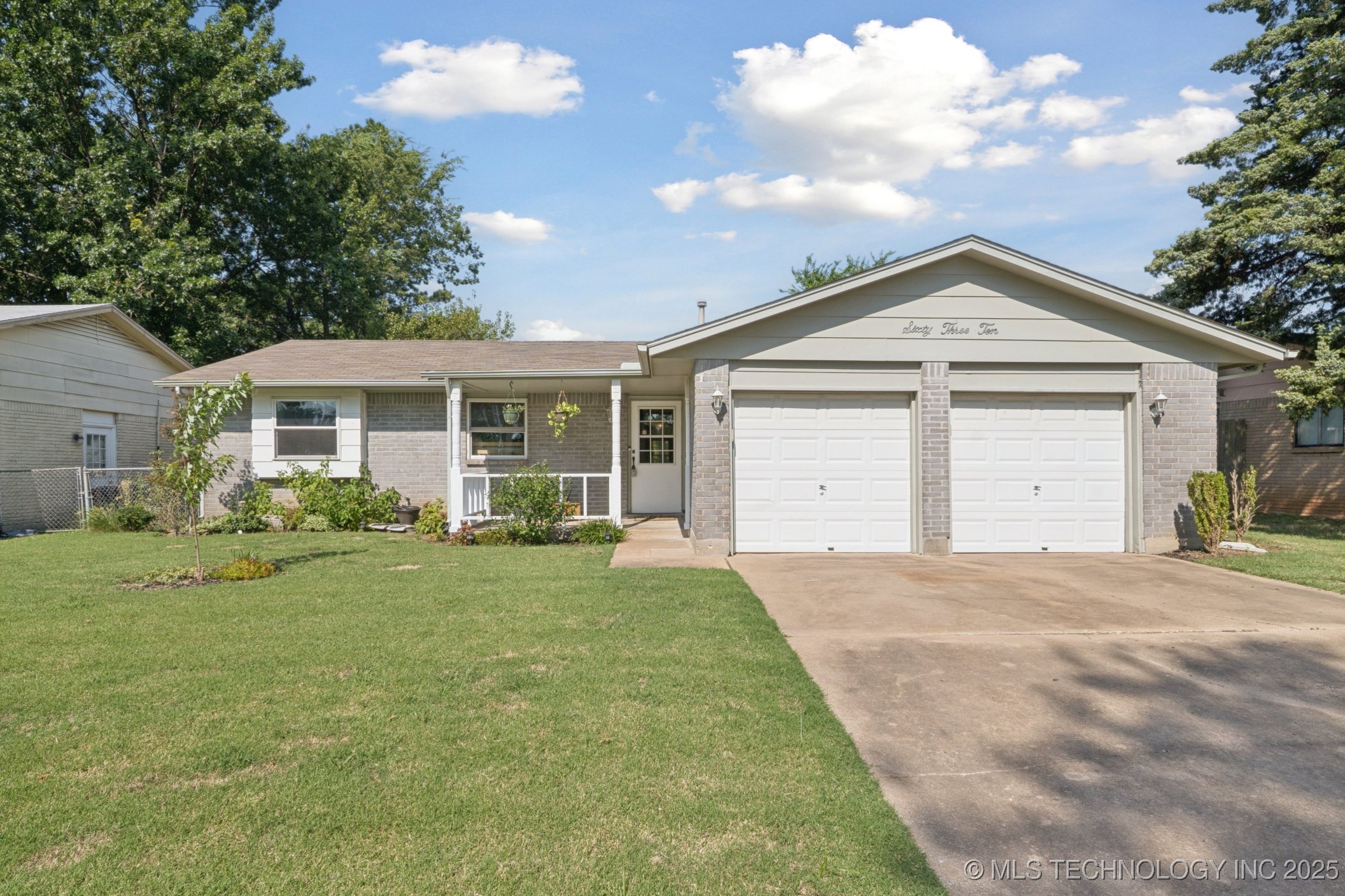 6310 S 115th Avenue E Property Photo 1