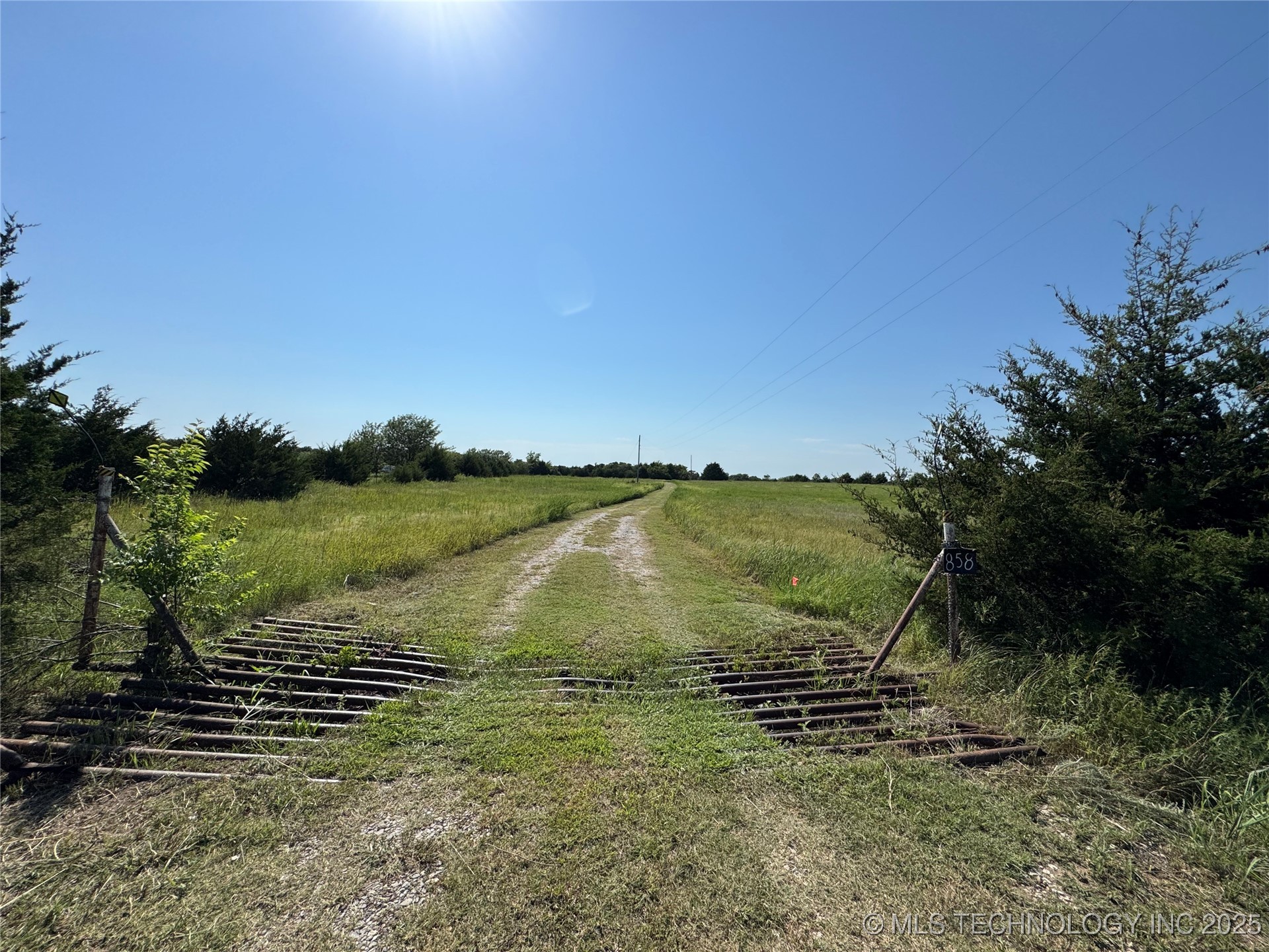 858 S Highway 99 Road Property Photo 2