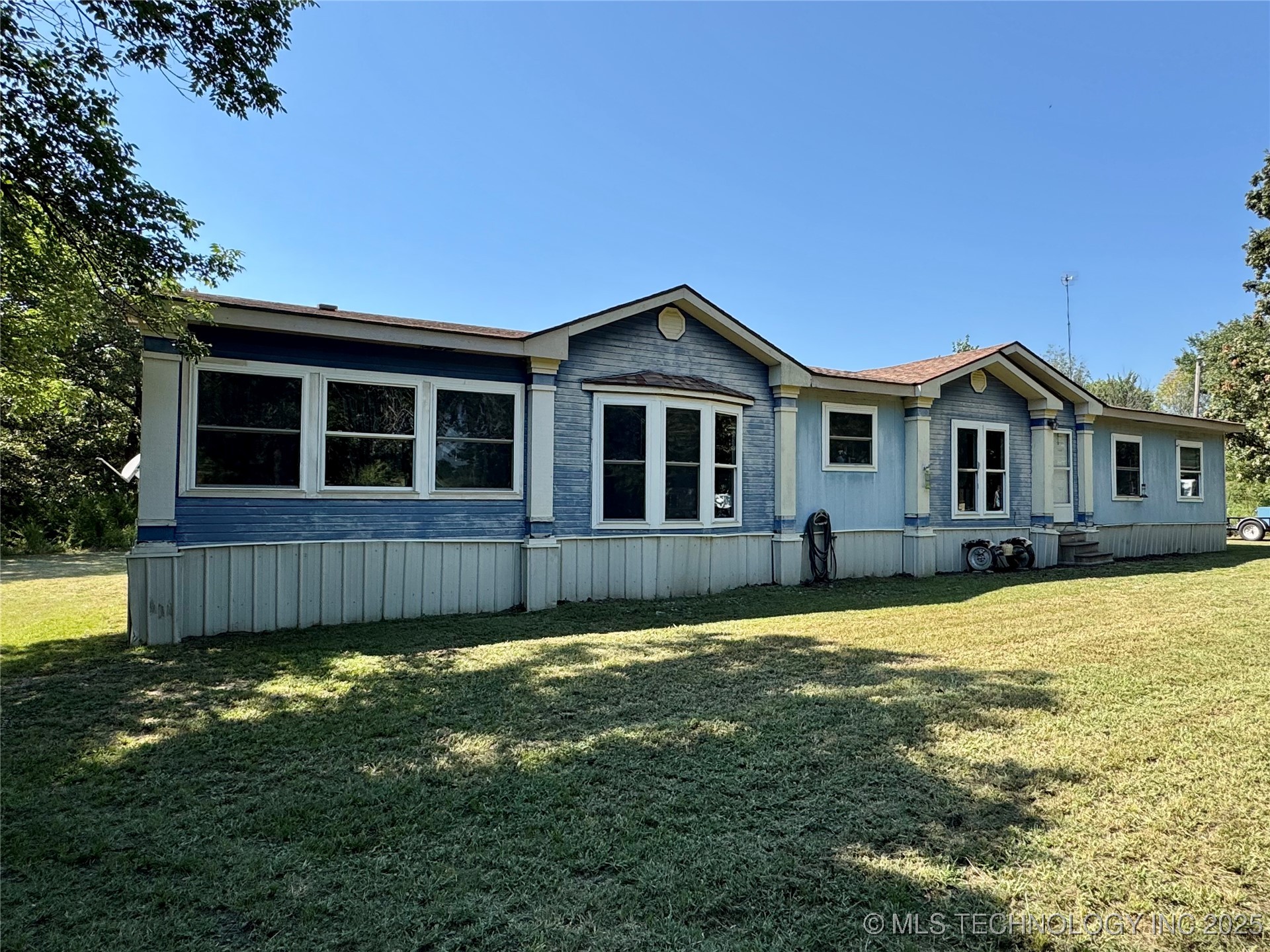 858 S Highway 99 Road Property Photo 8