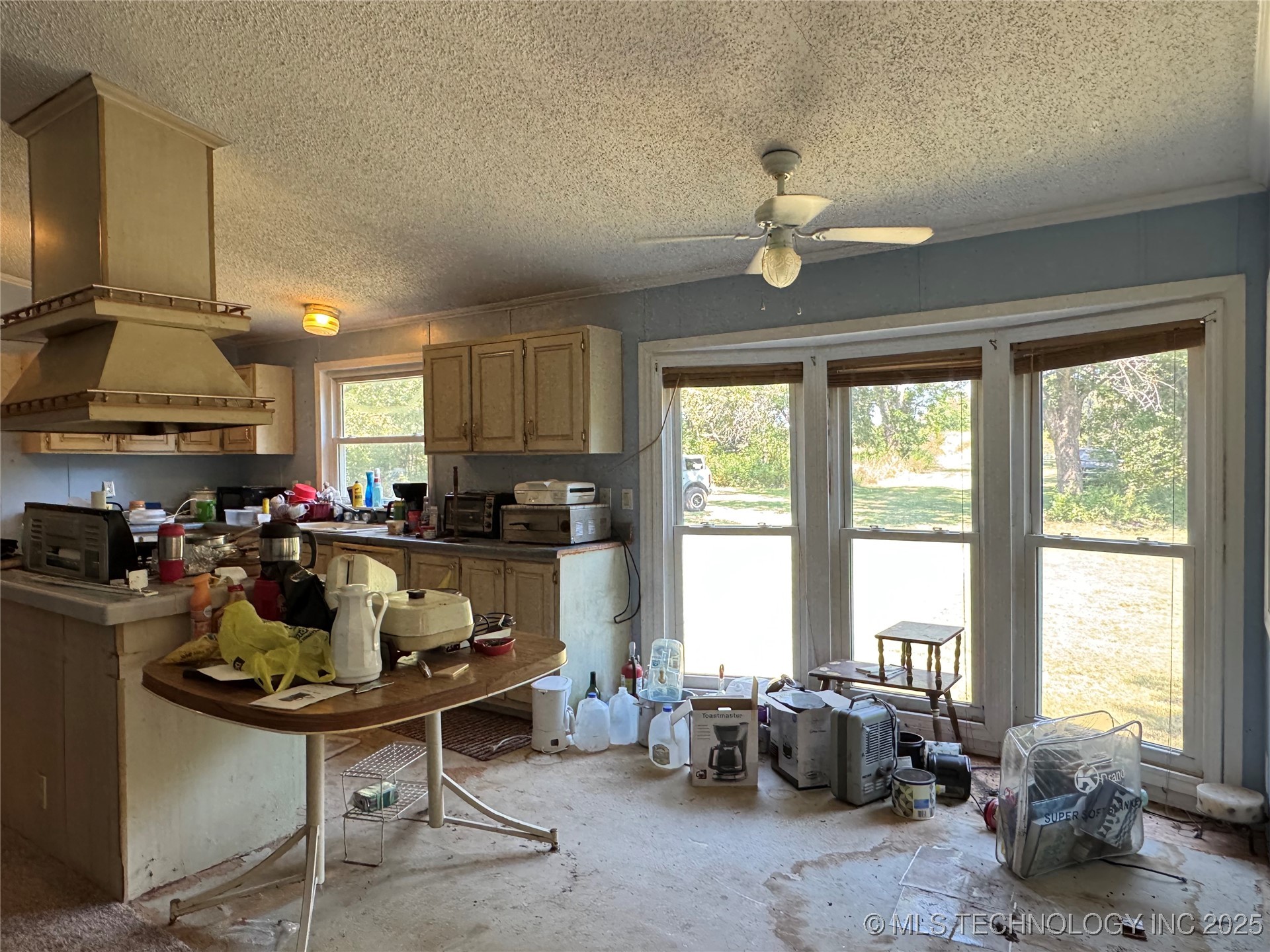 858 S Highway 99 Road Property Photo 12