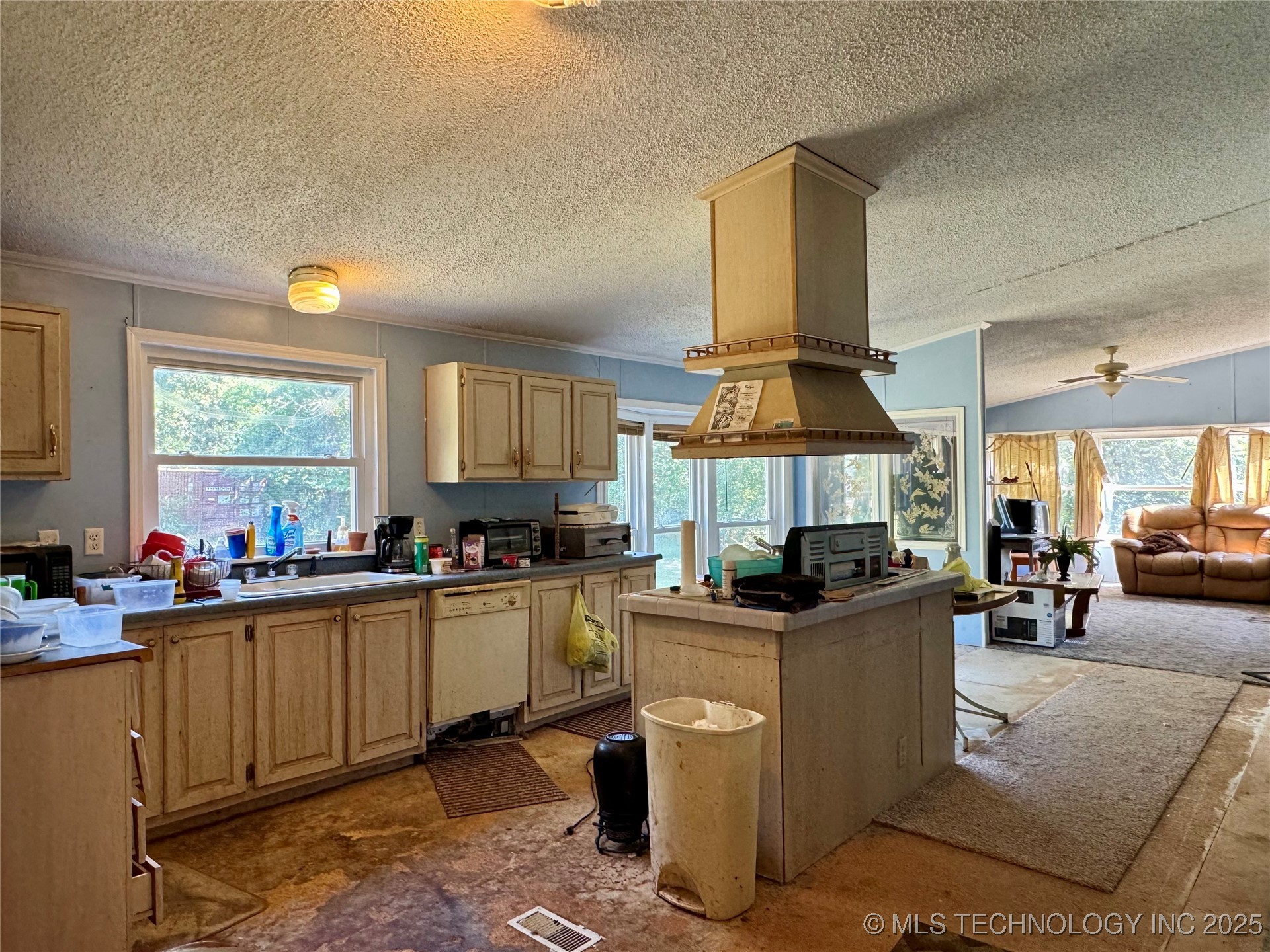 858 S Highway 99 Road Property Photo 14