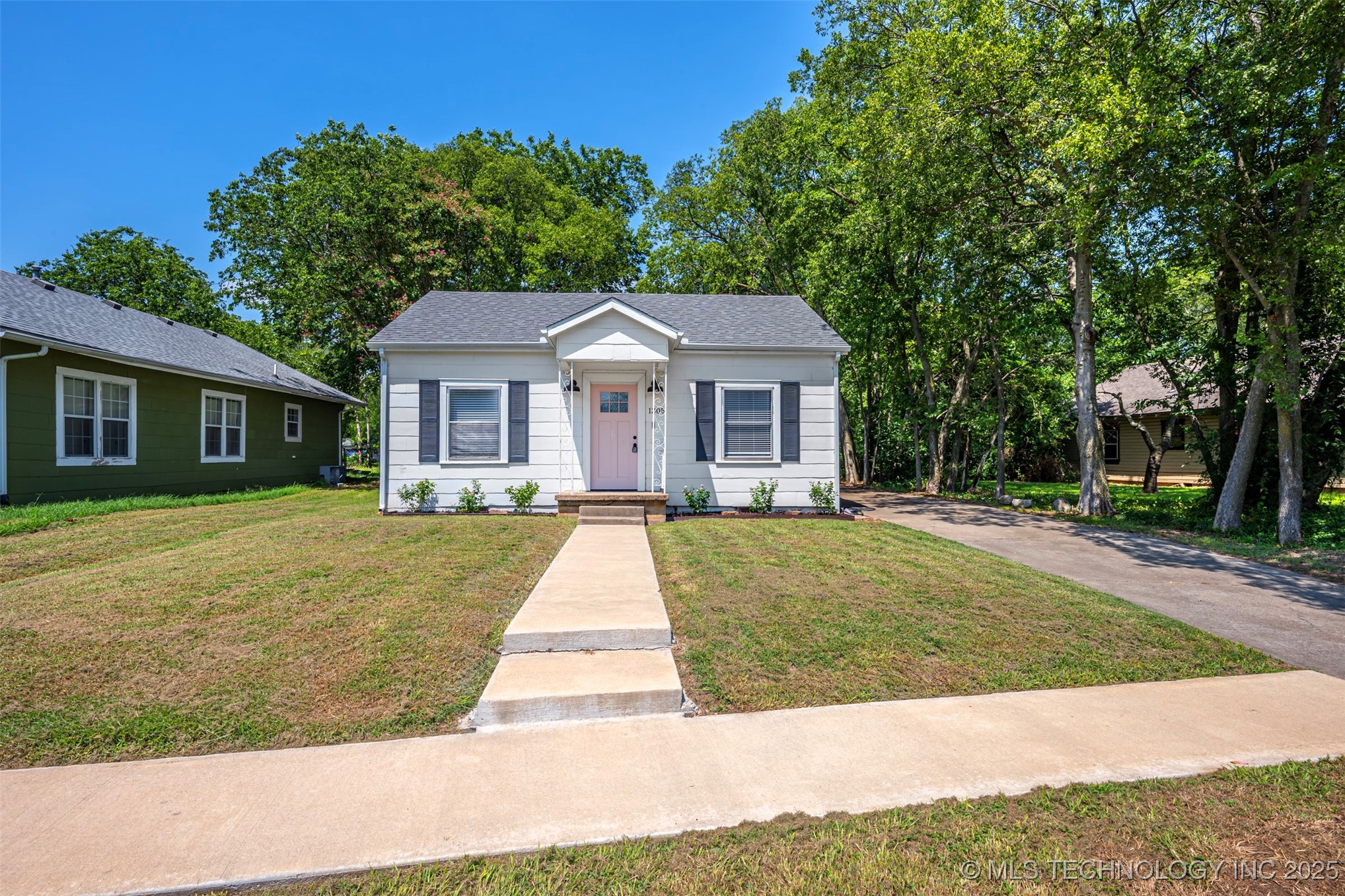 1305 Hargrove Property Photo 1