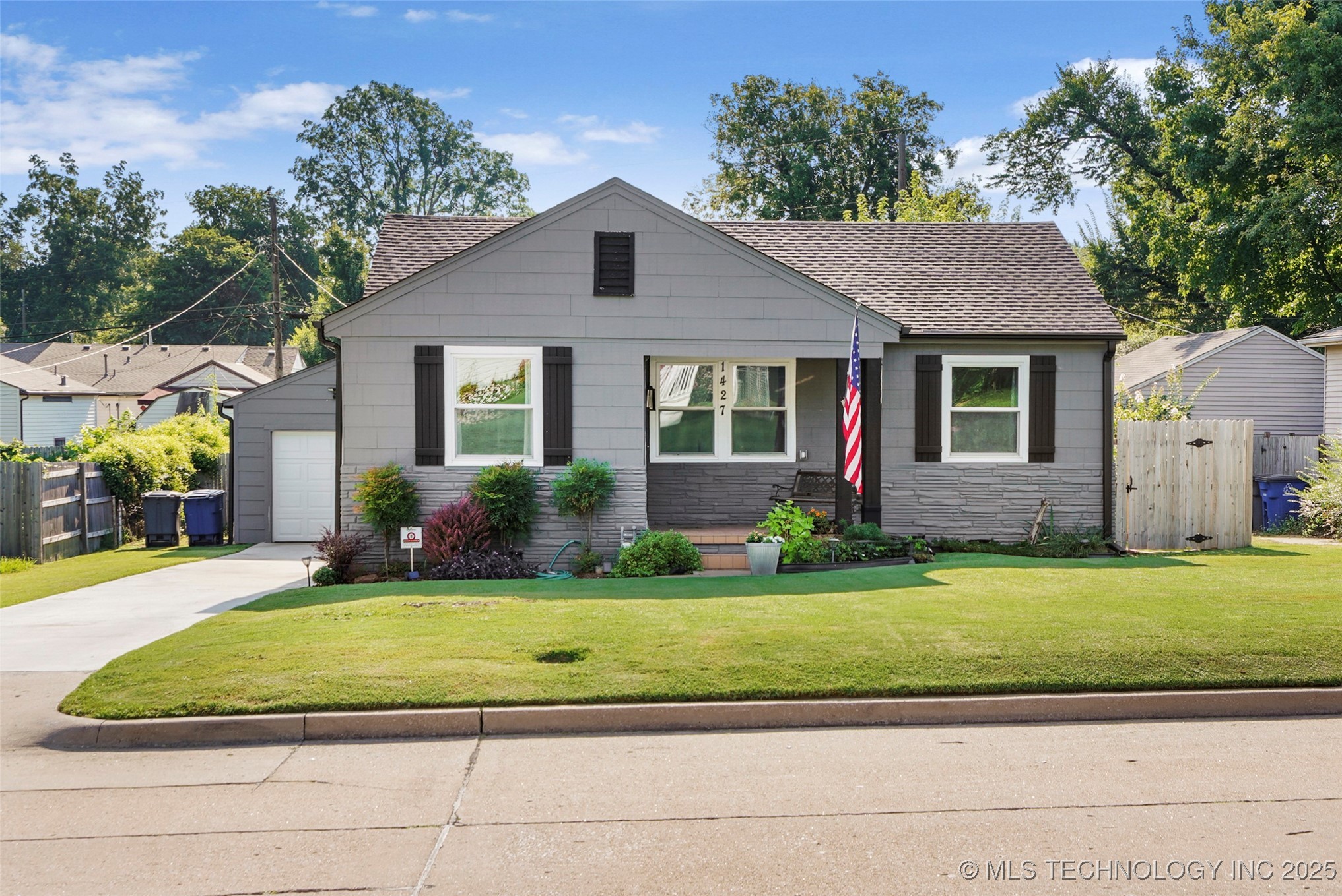 1427 S Pittsburg Avenue Property Photo 1