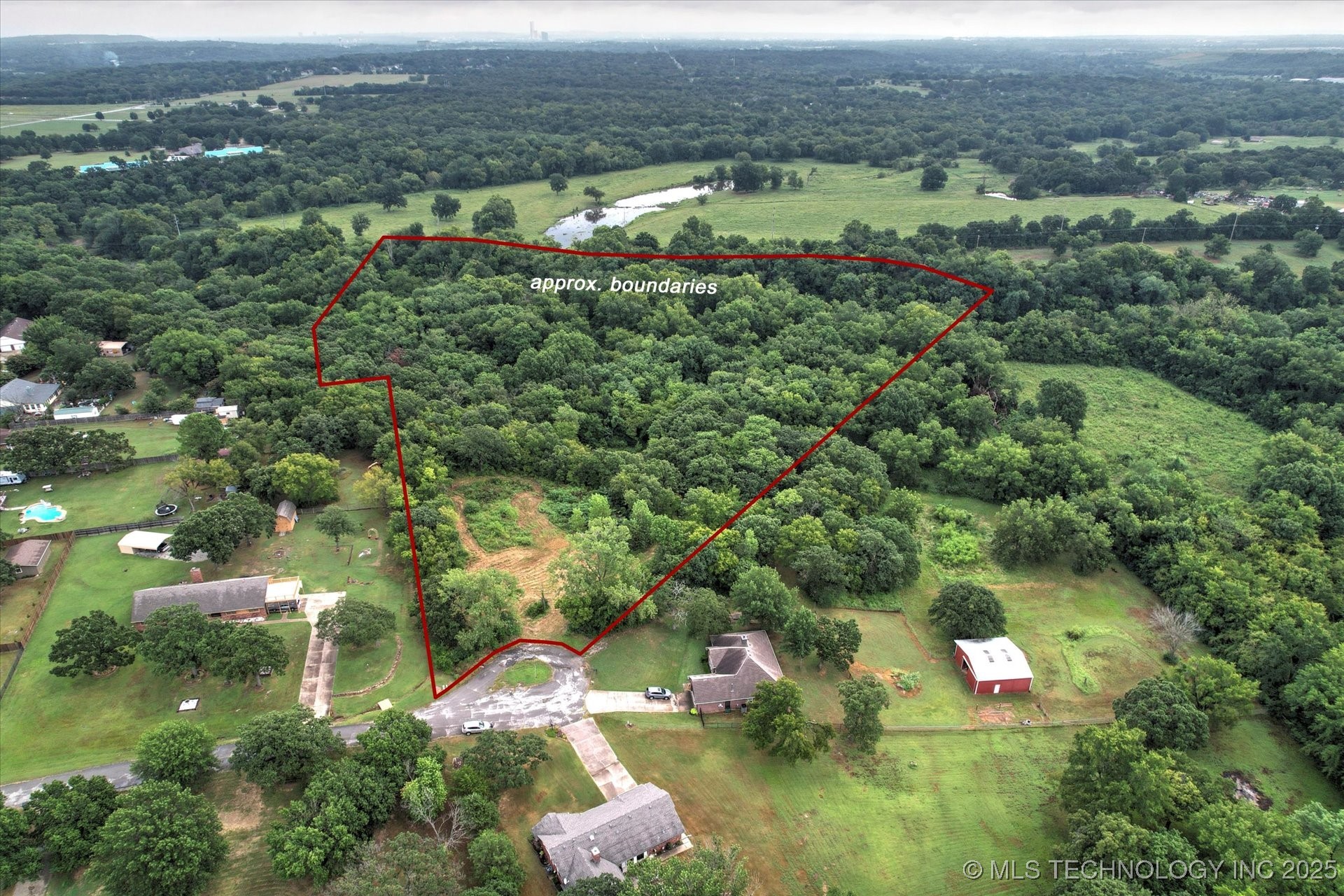 Smith Circle Property Photo 1