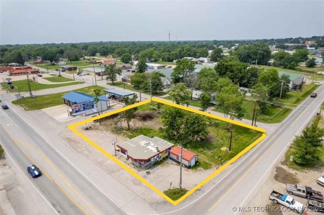 123 N Locust Street Property Photo 2