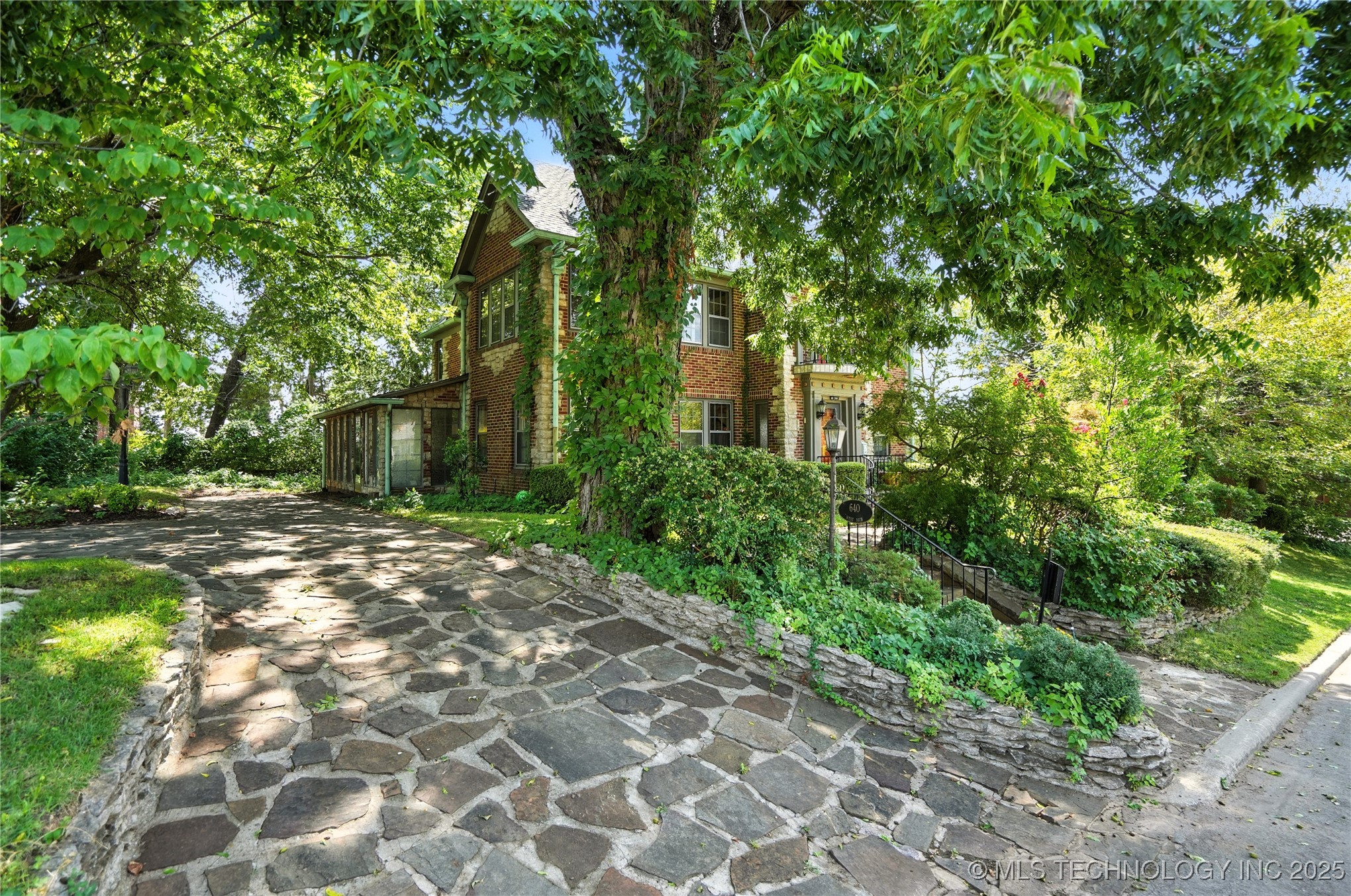 640 W 14th Street Property Photo 2