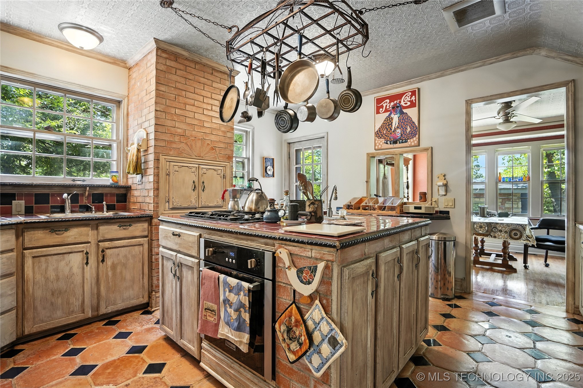 640 W 14th Street Property Photo 23