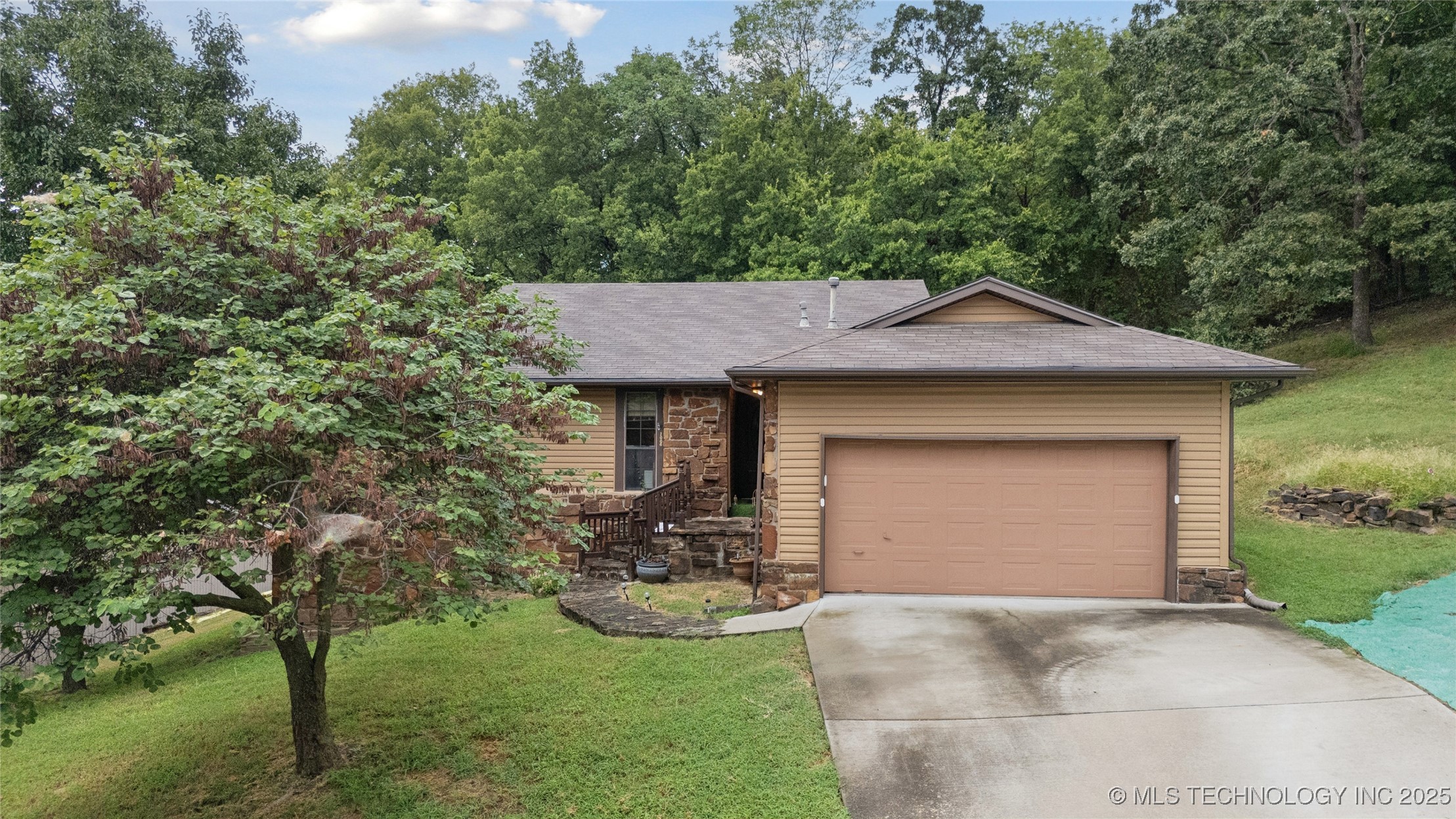 1006 Ridge Lane Property Photo 1