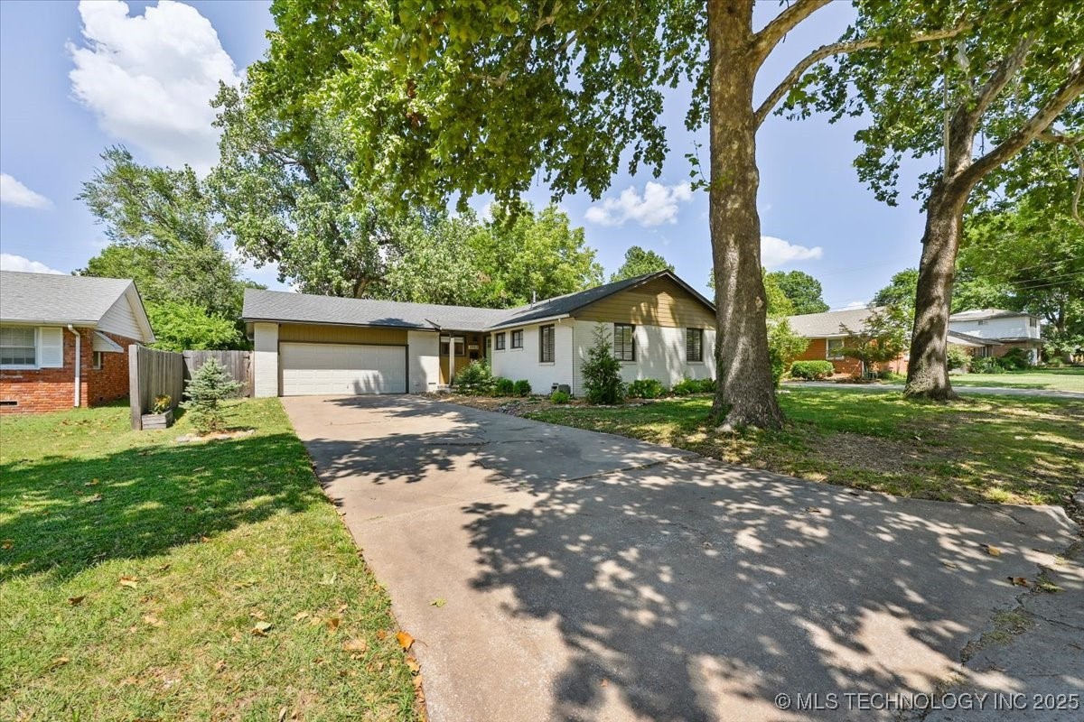 3923 E 52nd Street Property Photo 1