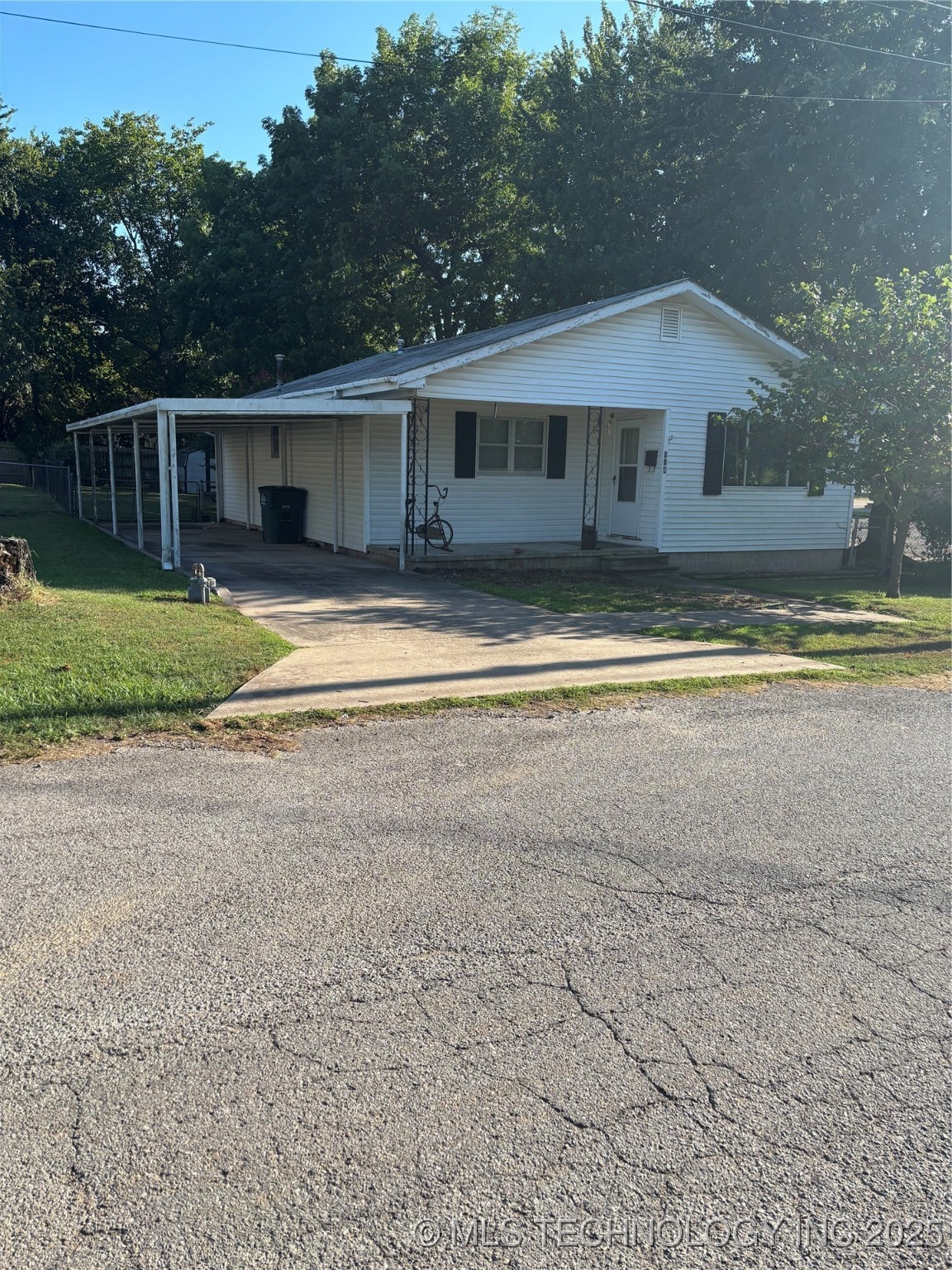 114 E Jackson Street Property Photo 1