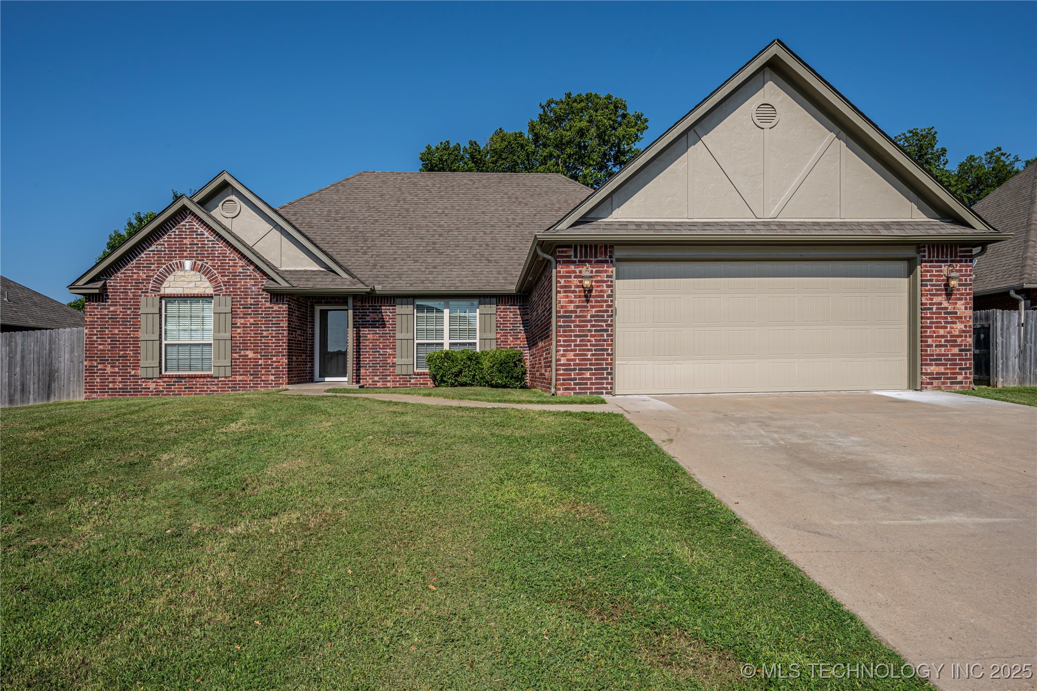 25204 Shade Tree Place Property Photo 1