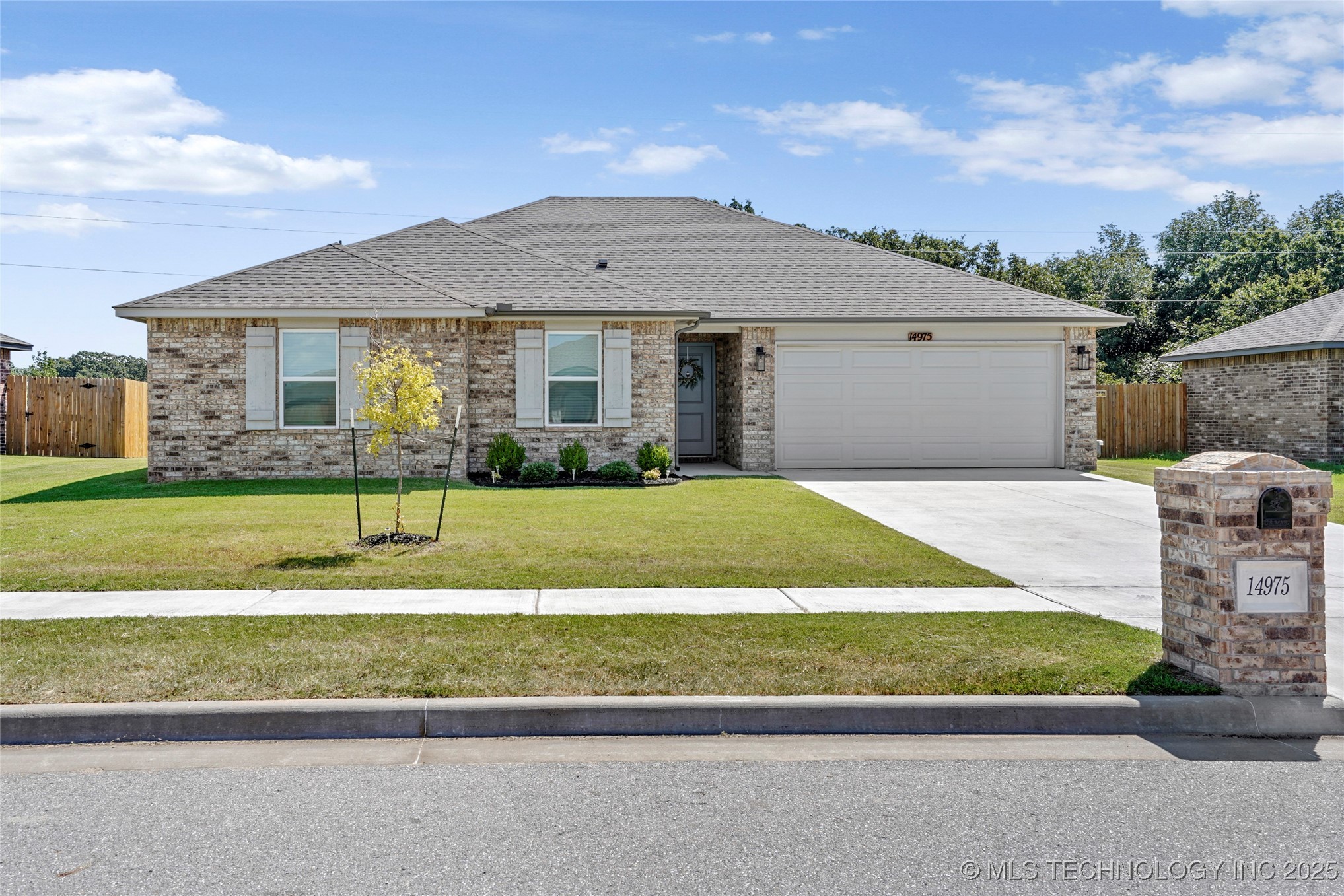 14975 S Poplar Place Property Photo 1