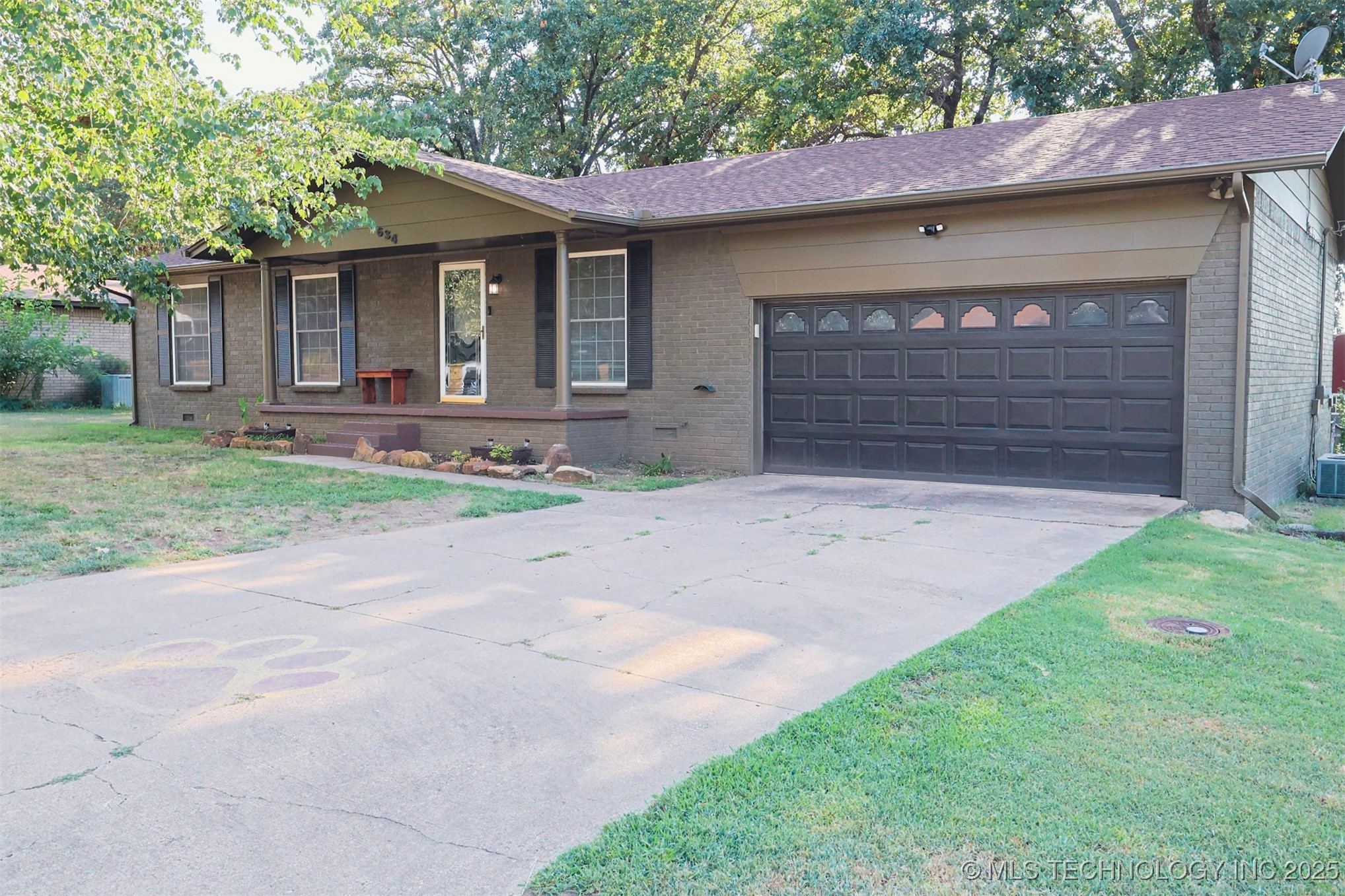 634 Hickory Drive Property Photo 1