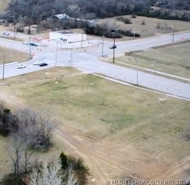 2401 E Apache Street Property Photo 1