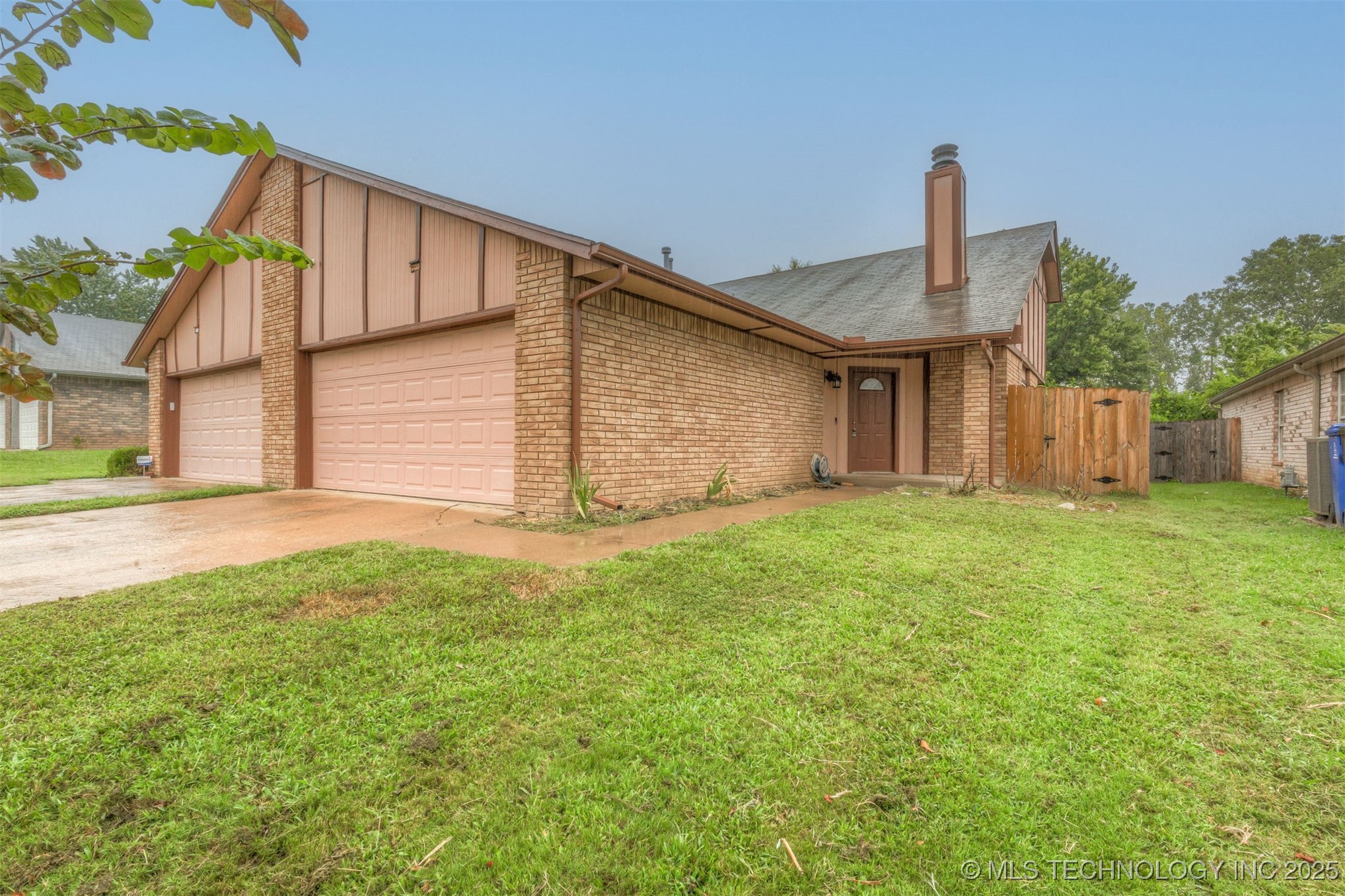4723 S Ironwood Avenue Property Photo 1