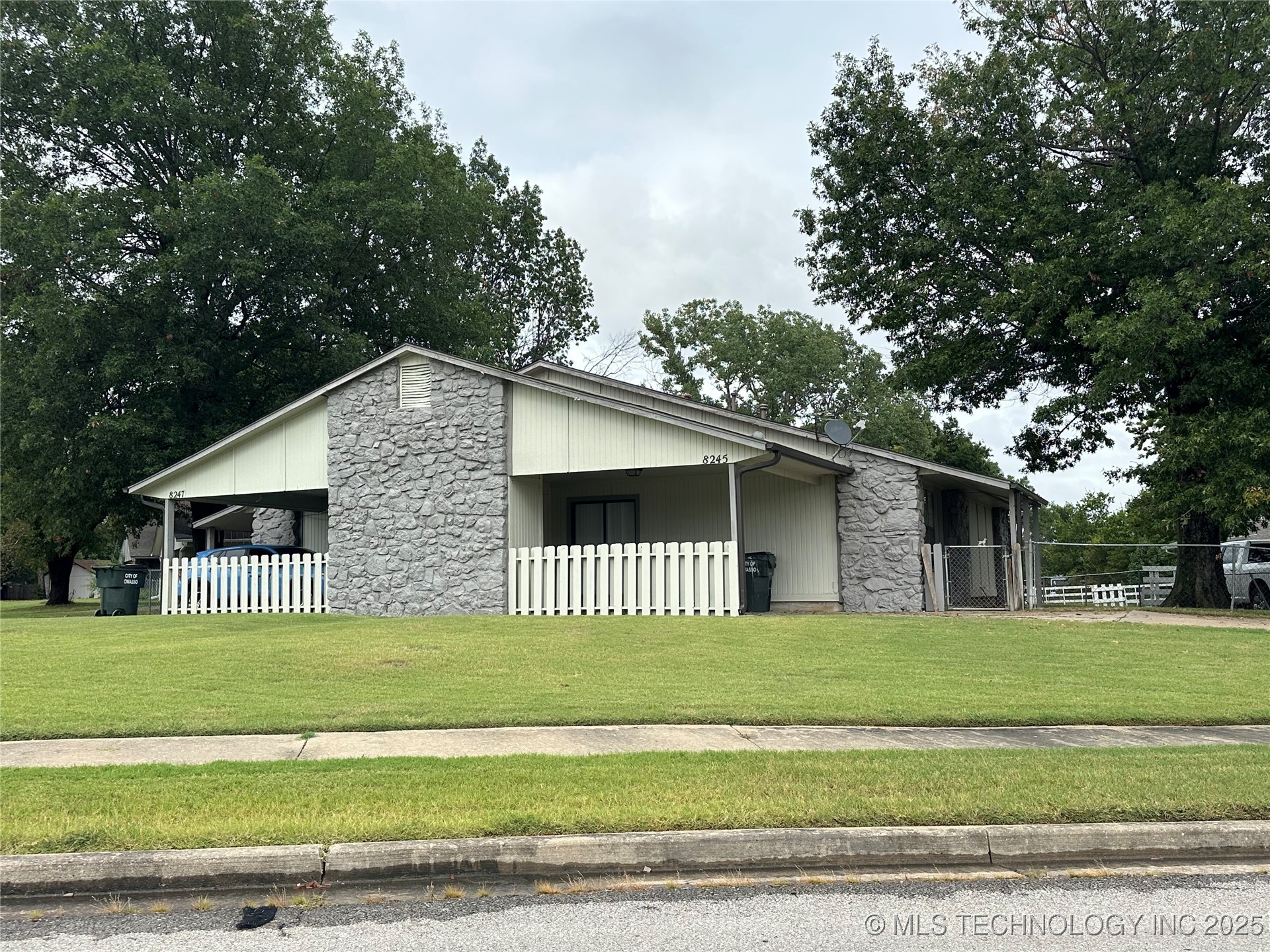 8245 N 117th Avenue E Property Photo 1