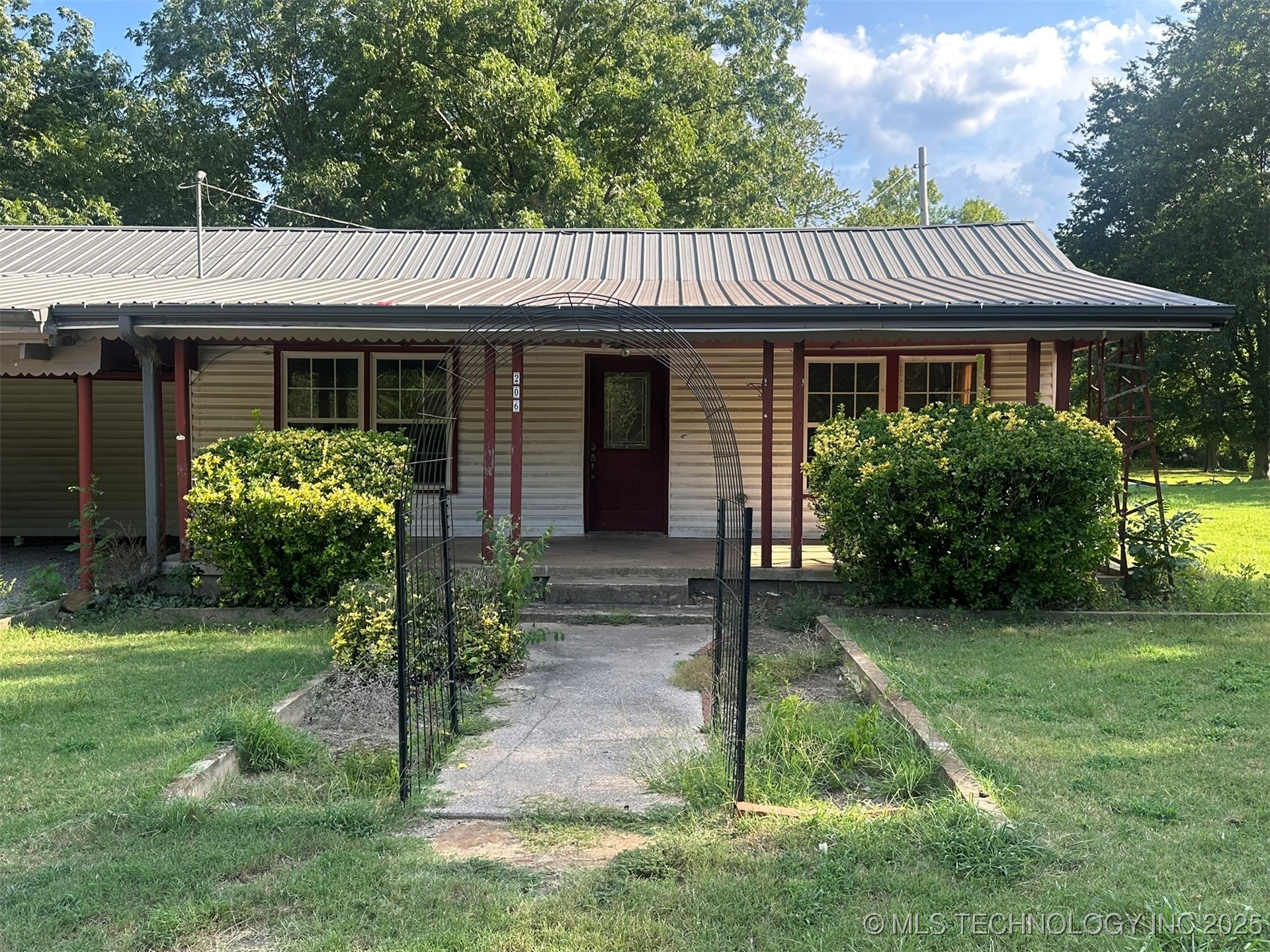 206 Sw Oak Street Property Photo 3