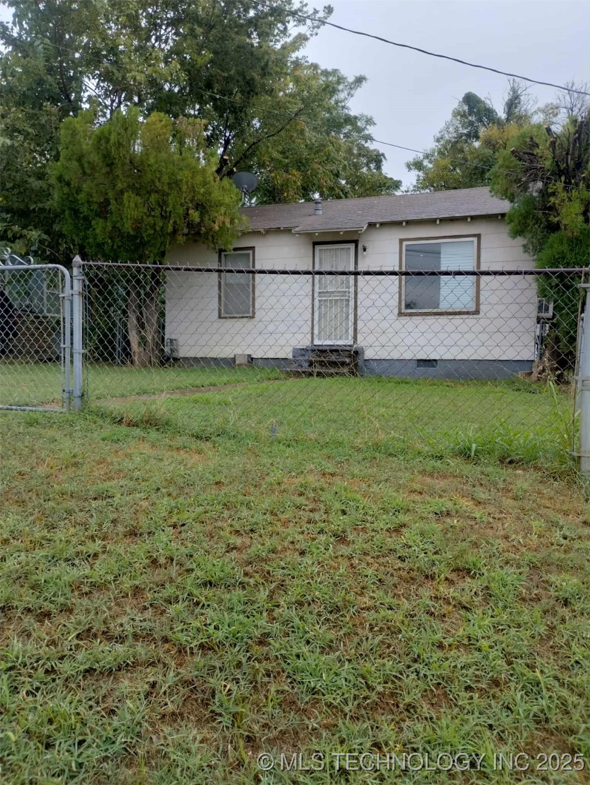 1008 E King Place Property Photo 1