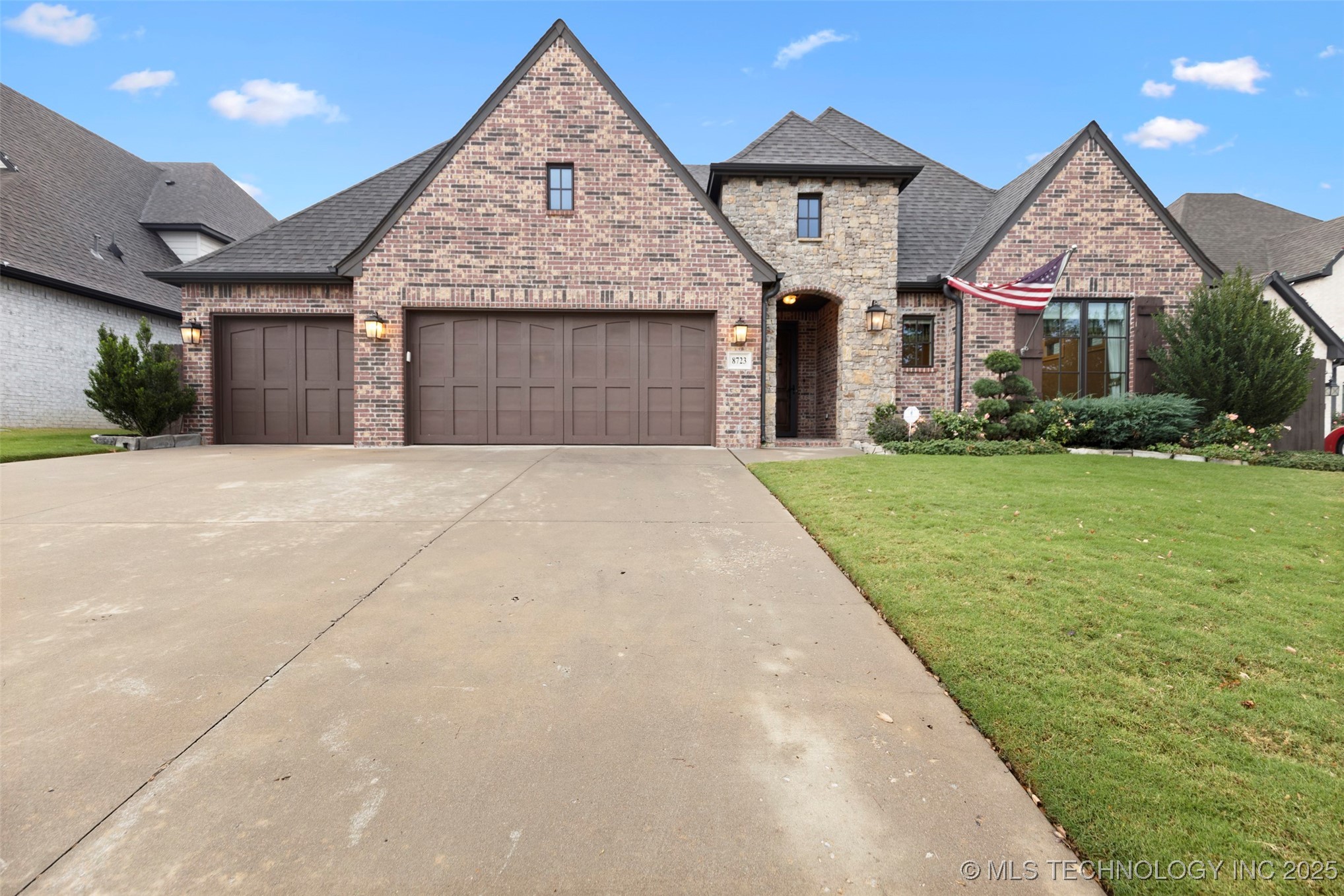 8723 S Phoenix Place W Property Photo 1