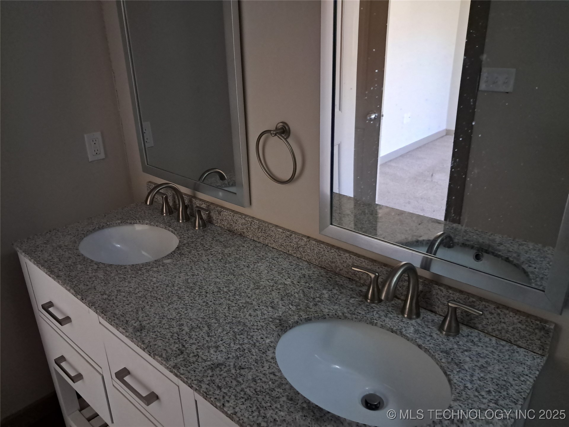 210 9th Se Property Photo 5