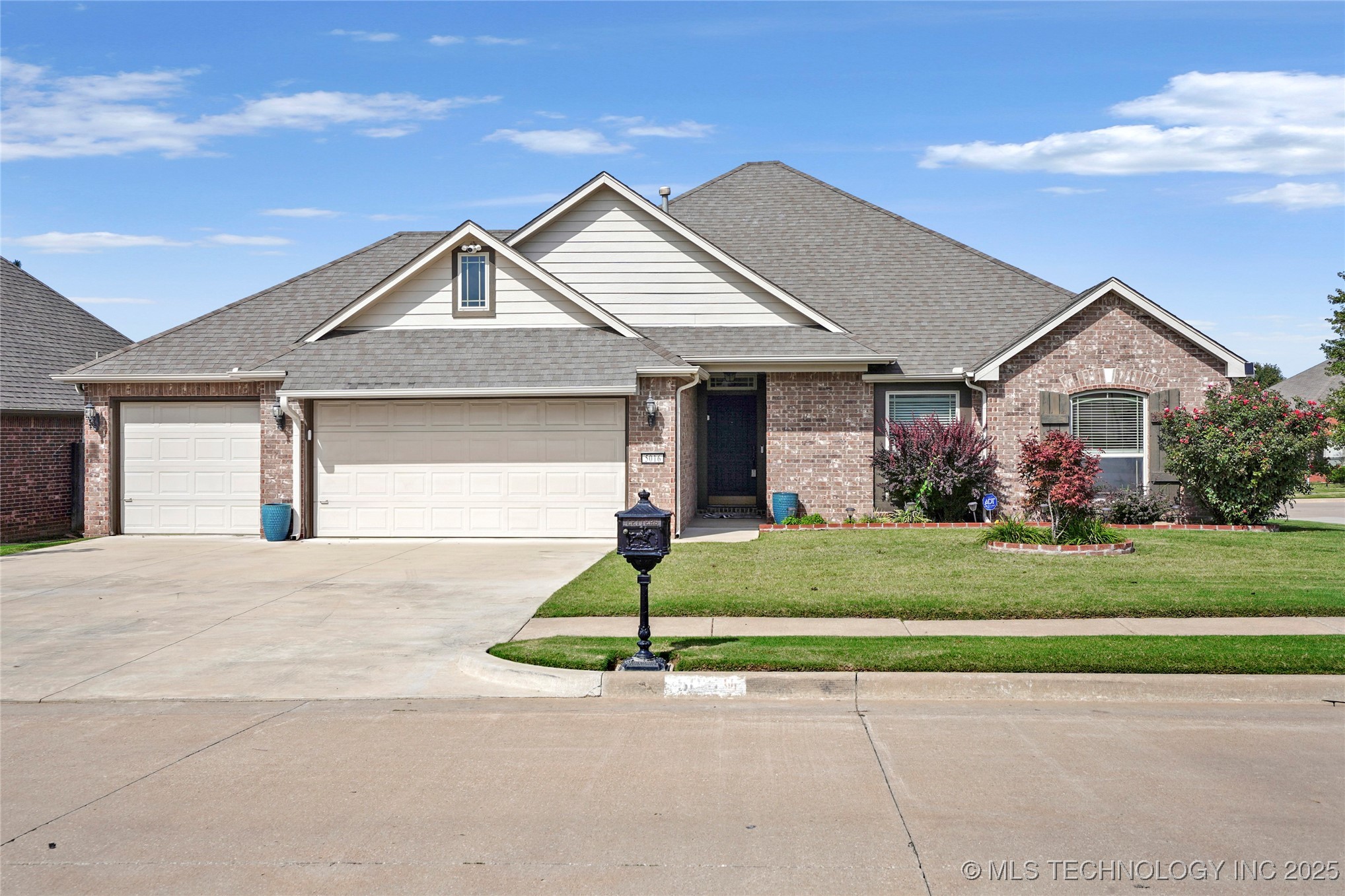 5016 E El Paso Street Property Photo 1