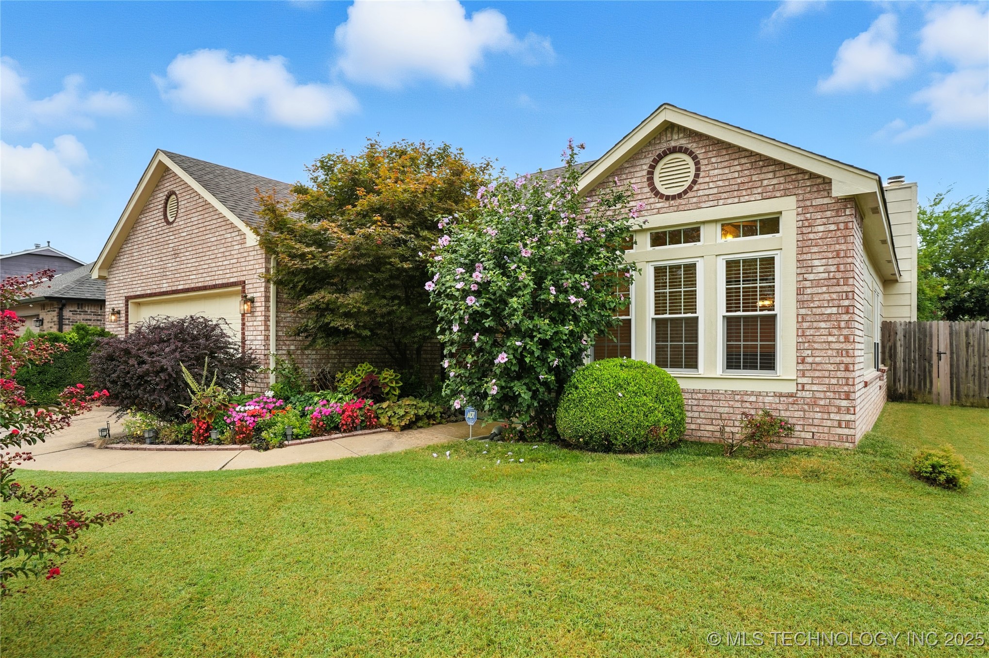 19802 E 38th Street S Property Photo 2