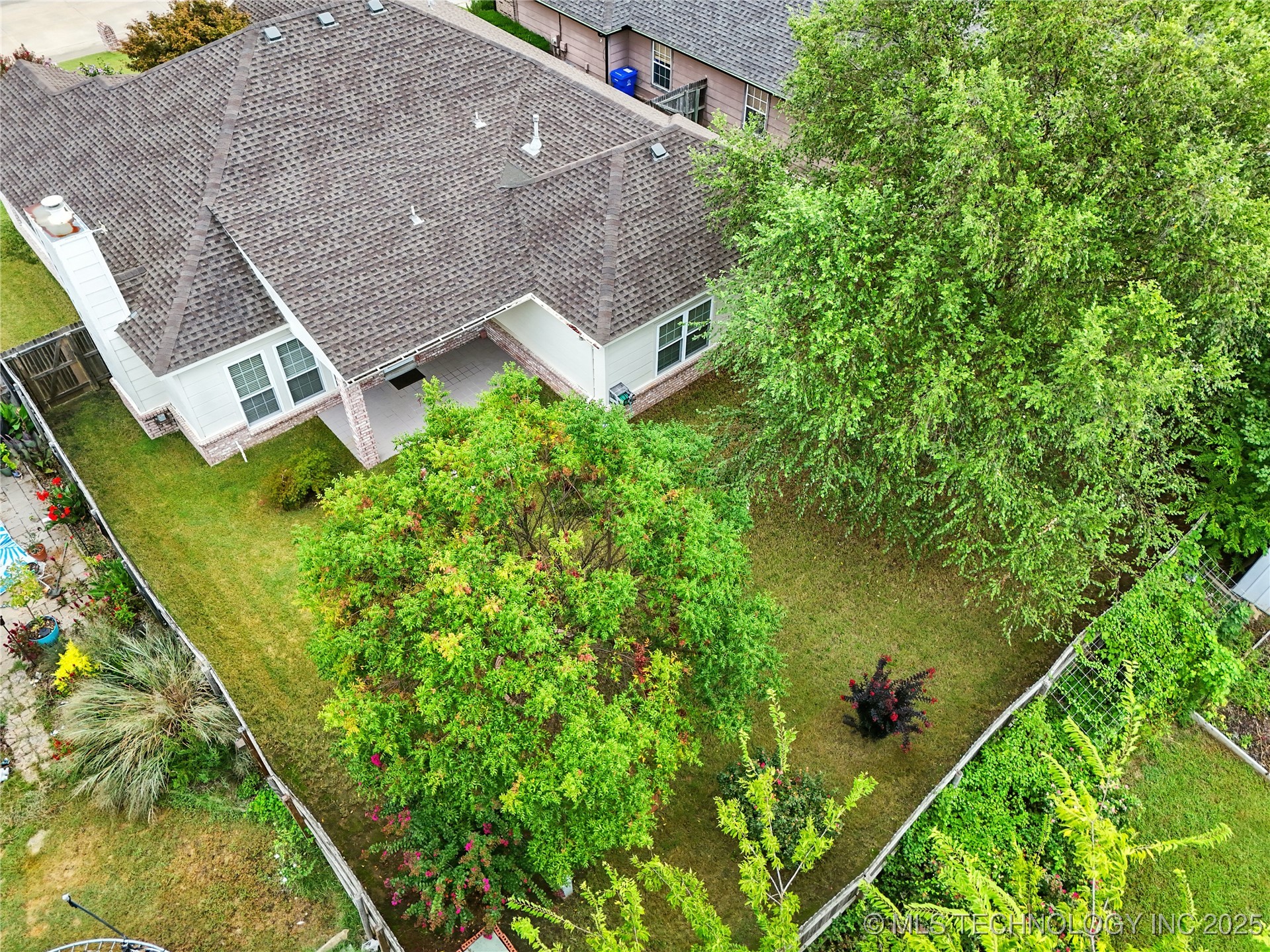 19802 E 38th Street S Property Photo 3