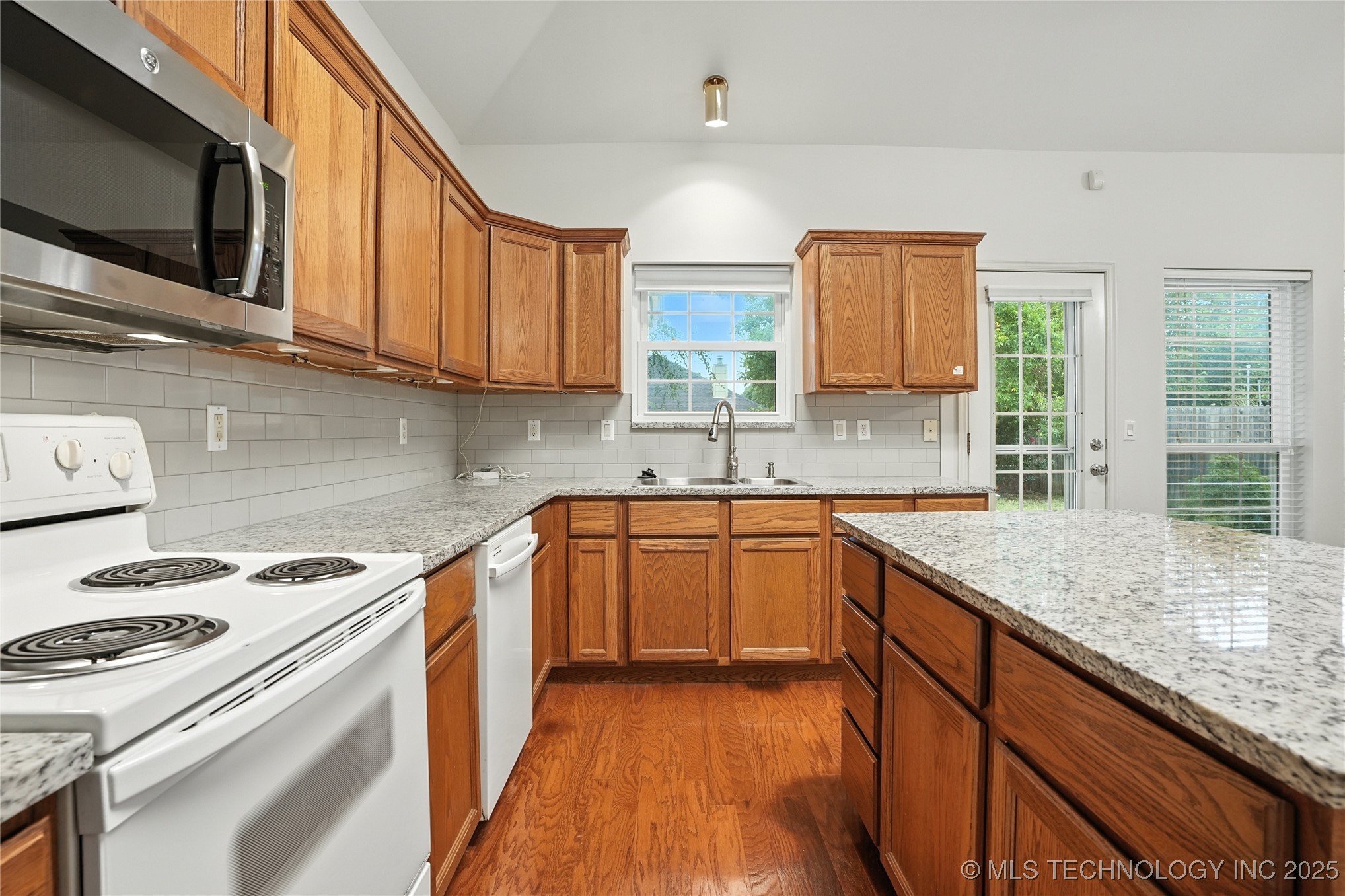 19802 E 38th Street S Property Photo 7