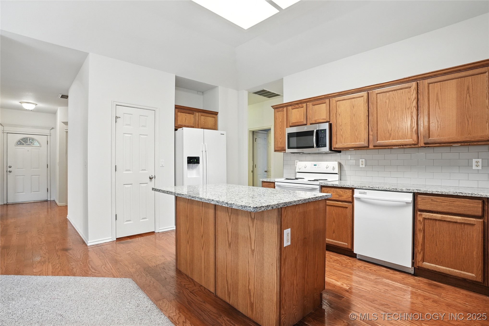 19802 E 38th Street S Property Photo 9