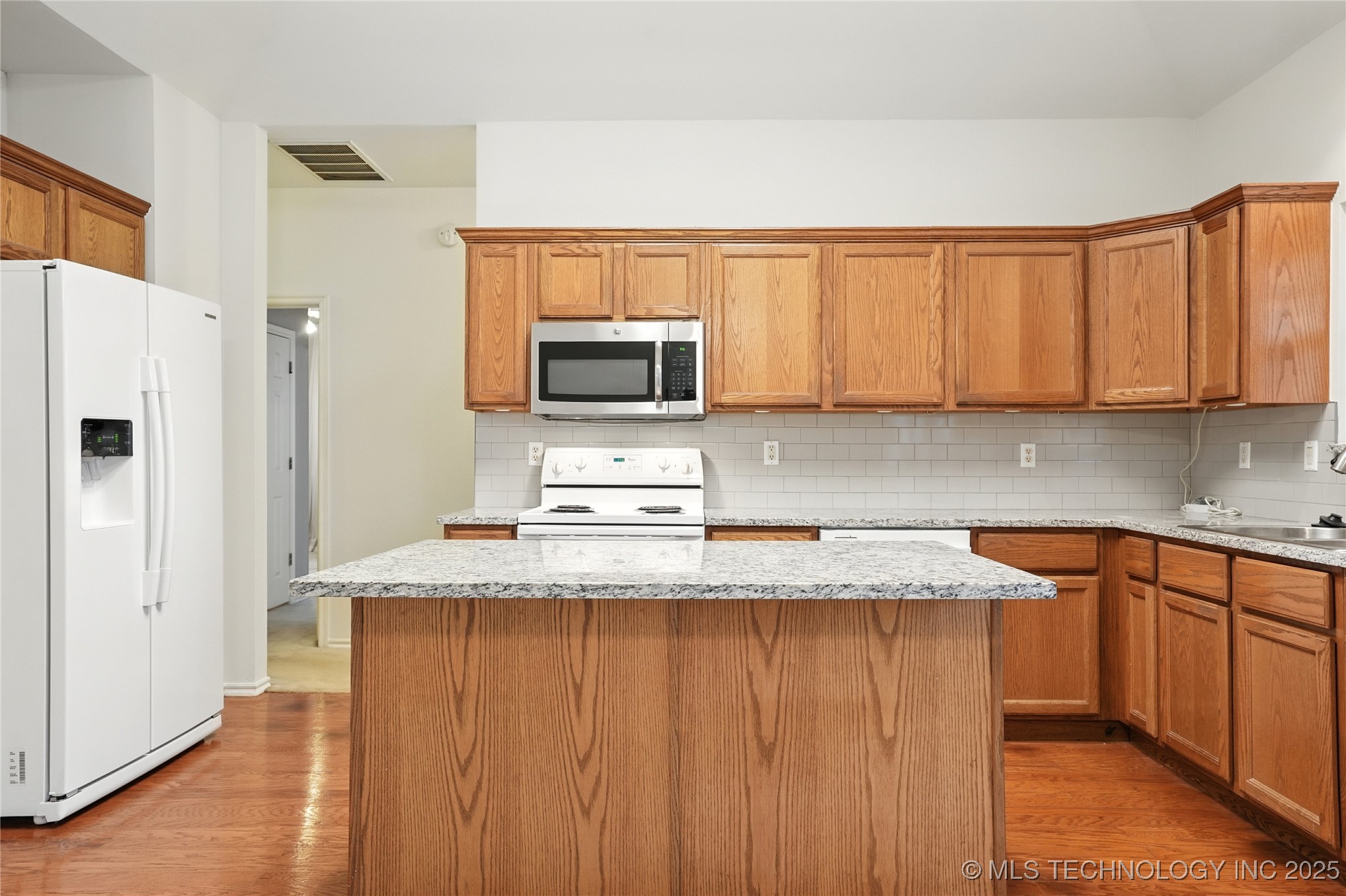 19802 E 38th Street S Property Photo 10