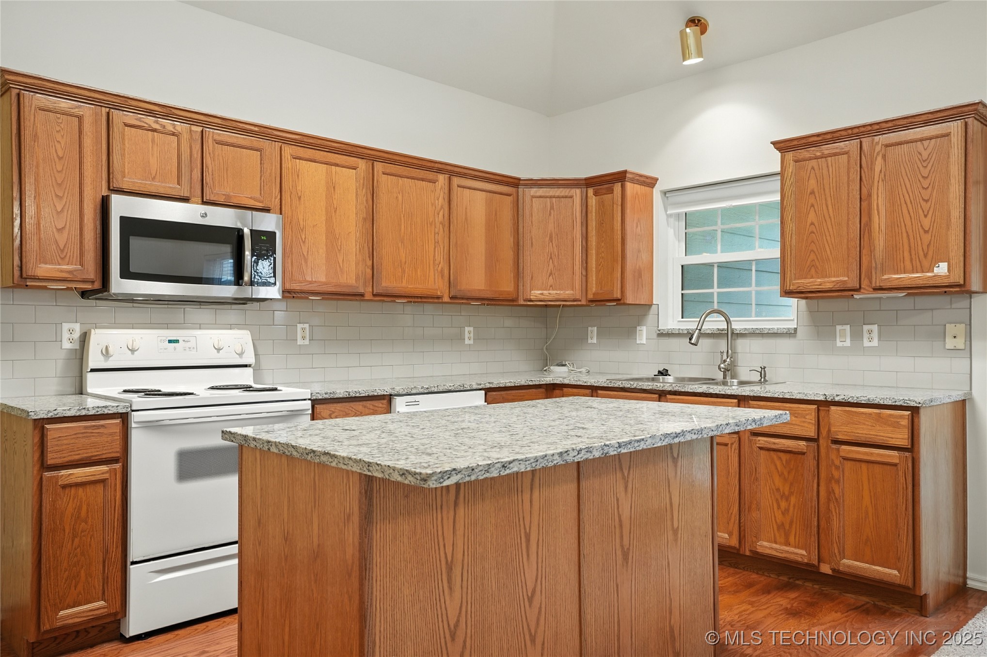 19802 E 38th Street S Property Photo 11