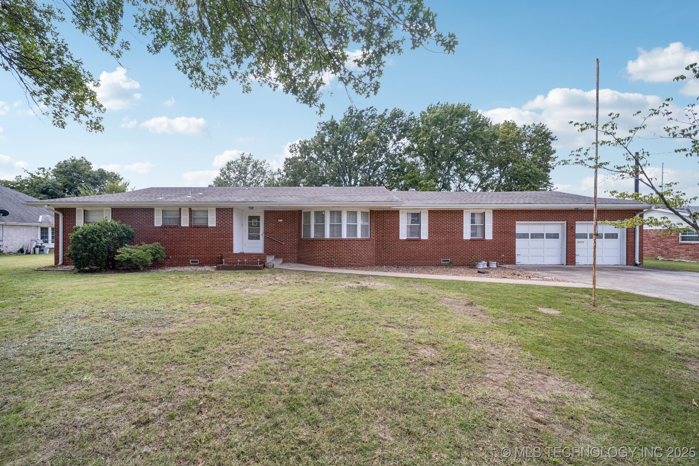 1715 Se Madison Boulevard Property Photo 1