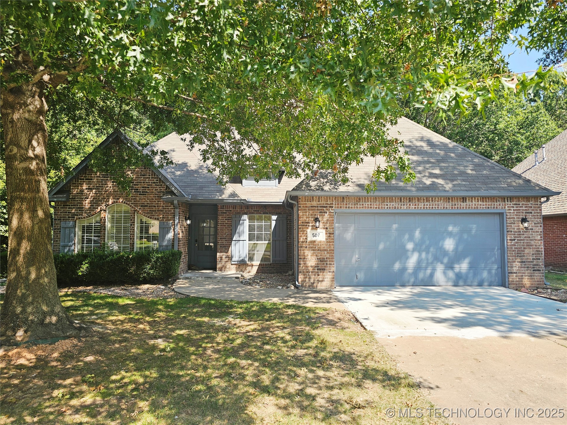 507 S Redwood Avenue Property Photo 1