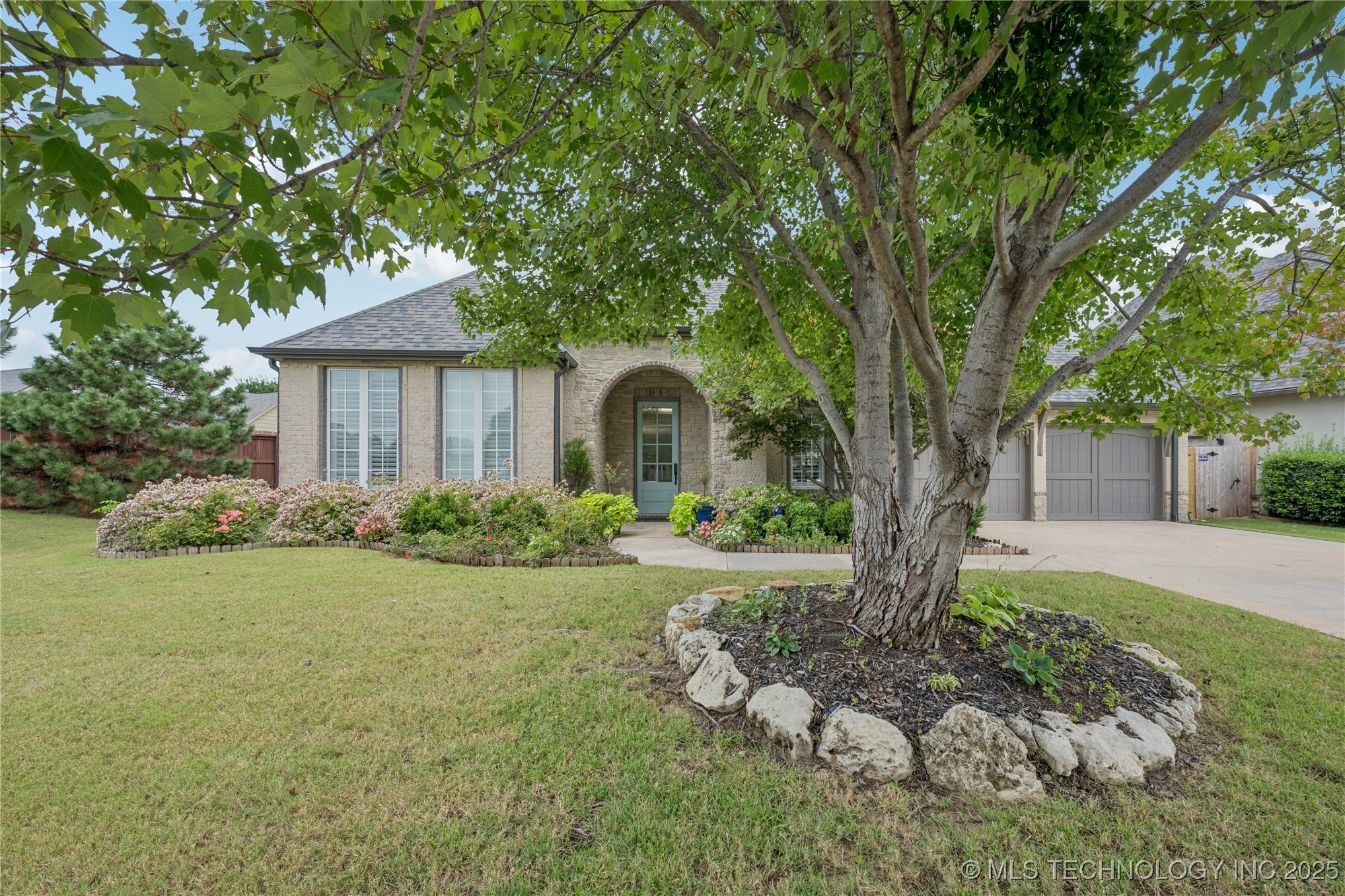 12408 S Ash Avenue Property Photo 1