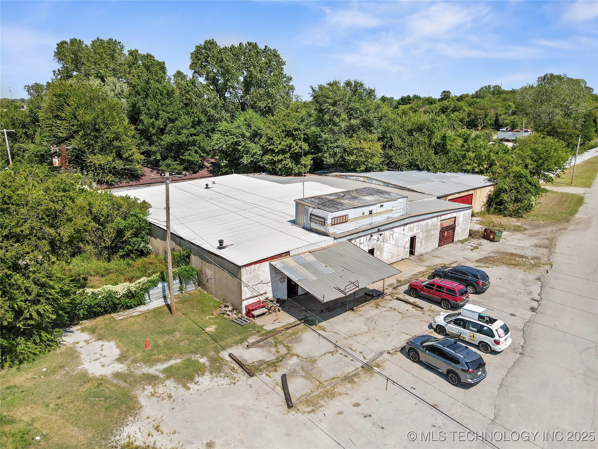 2715 N Madison Avenue Property Photo 3