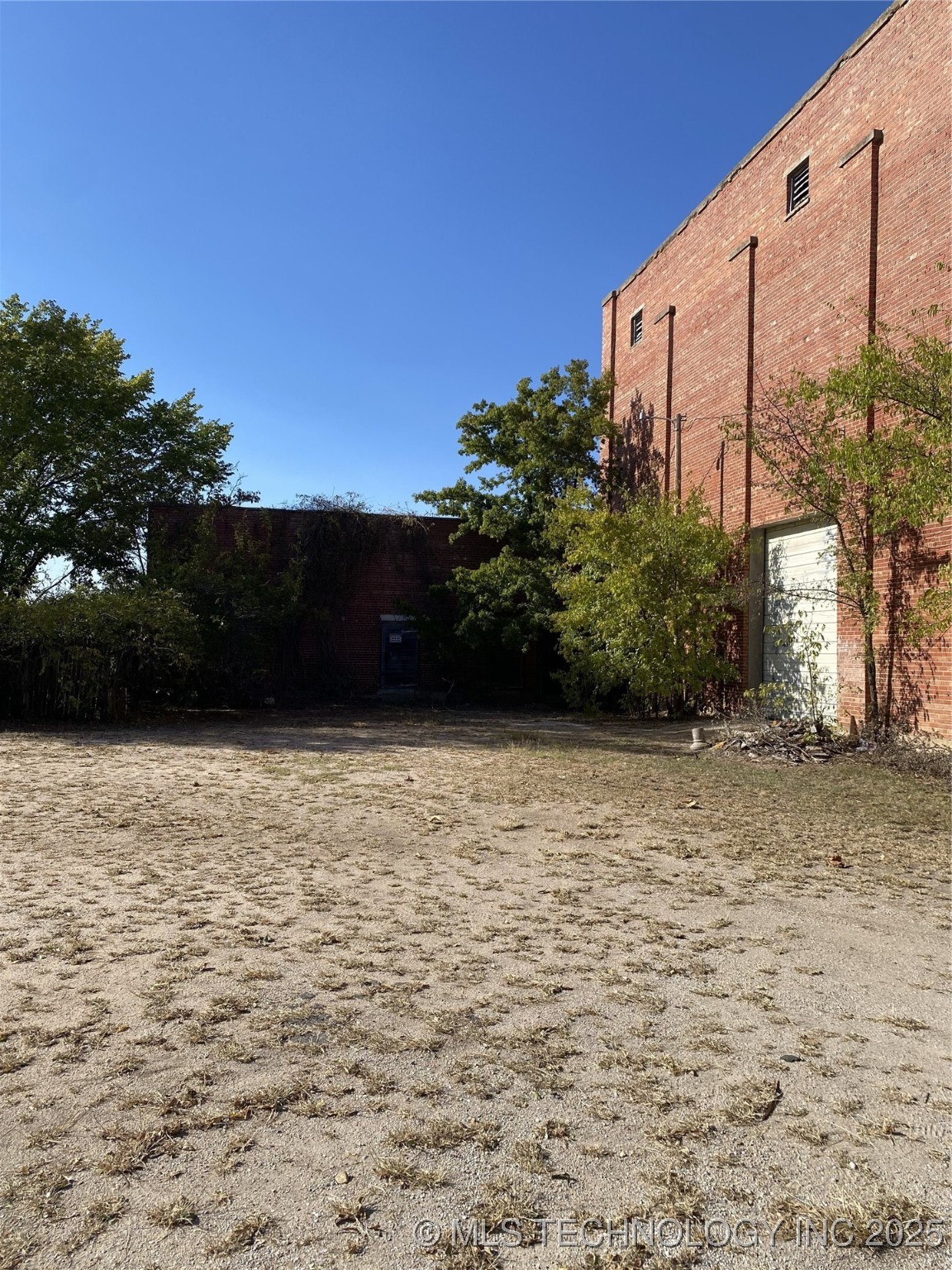 305 Se B Property Photo